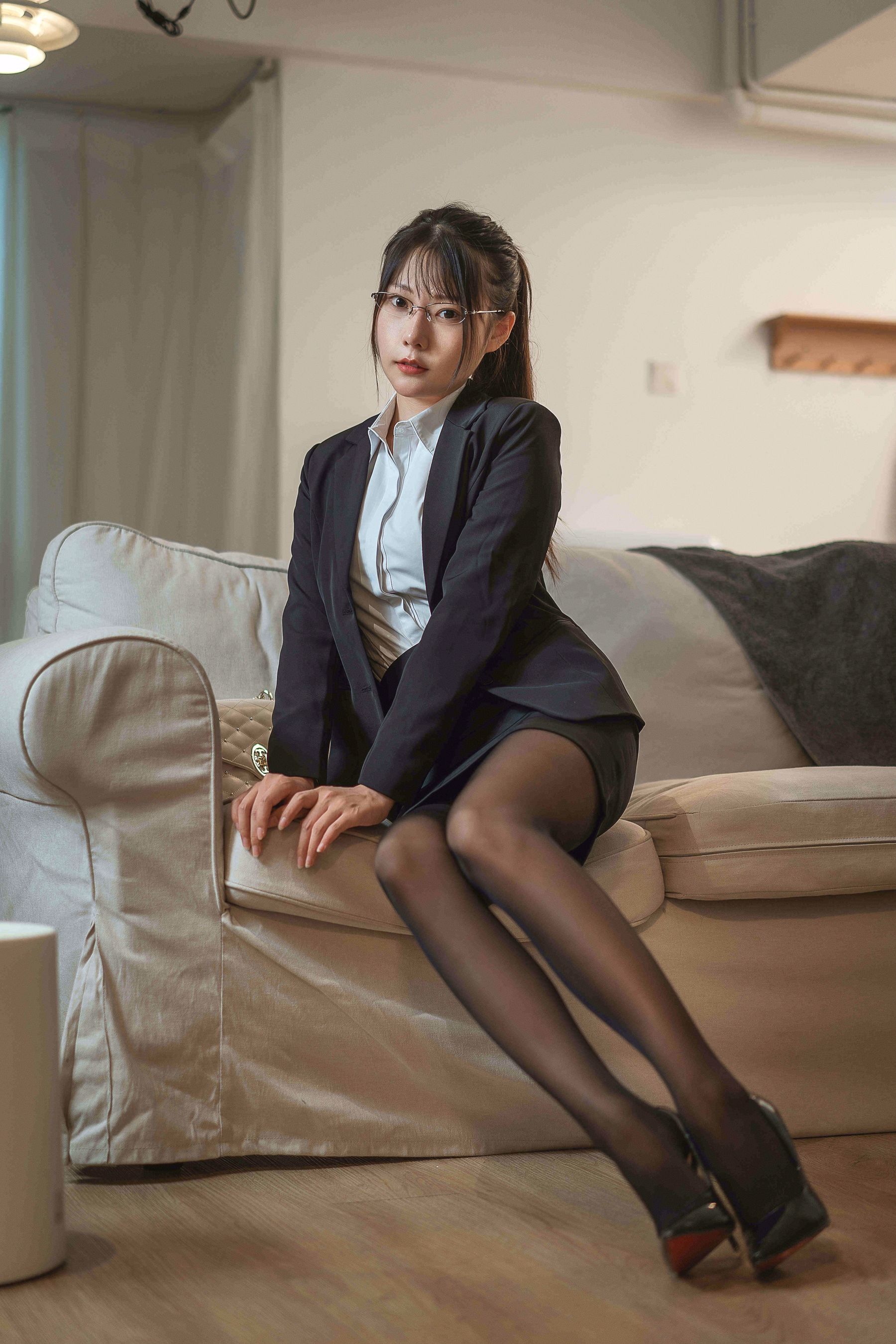 香草喵露露 – 民宿下班回家 [46P] - 秀人网免费无水印在线套图写真