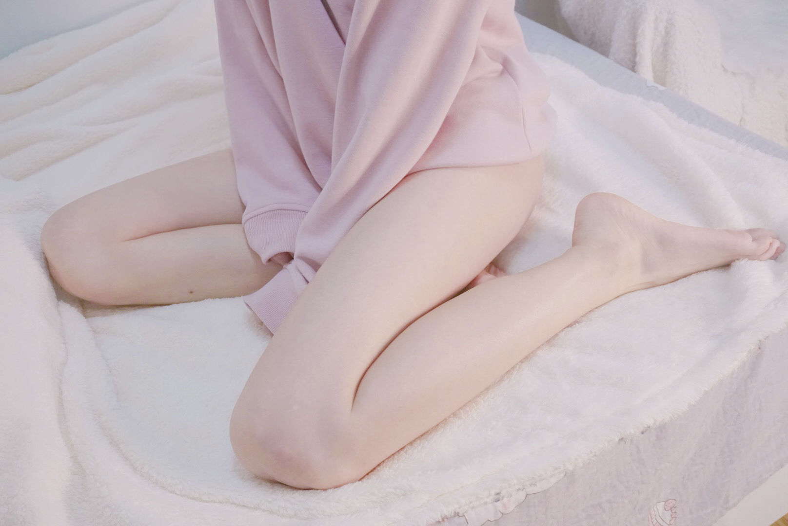 萌妹子眼酱大魔王w – 裸足 [17P] - 秀人网免费无水印在线套图写真