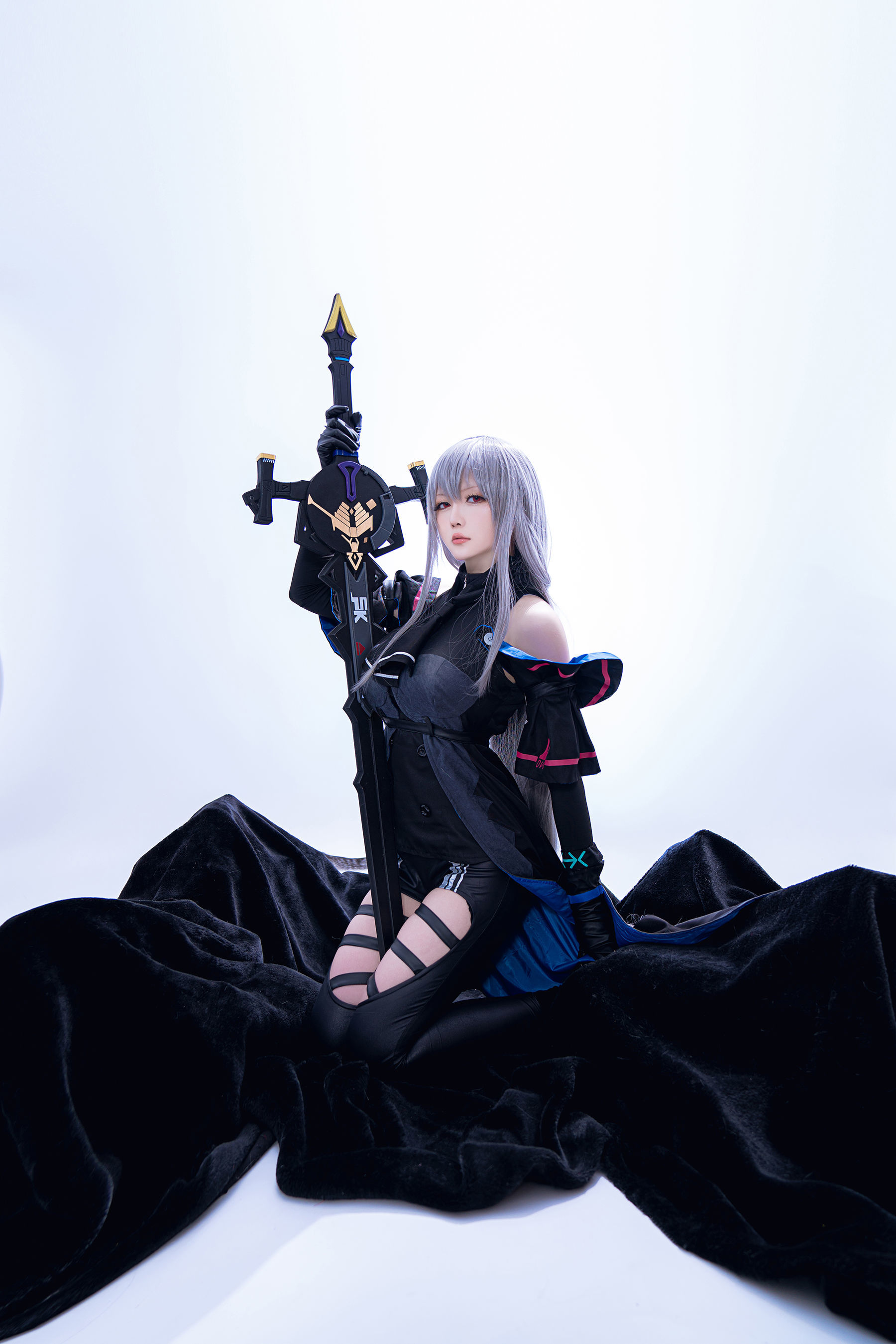 Coser小姐姐星之迟迟 – 斯卡蒂 [19P] - 秀人网免费无水印在线套图写真