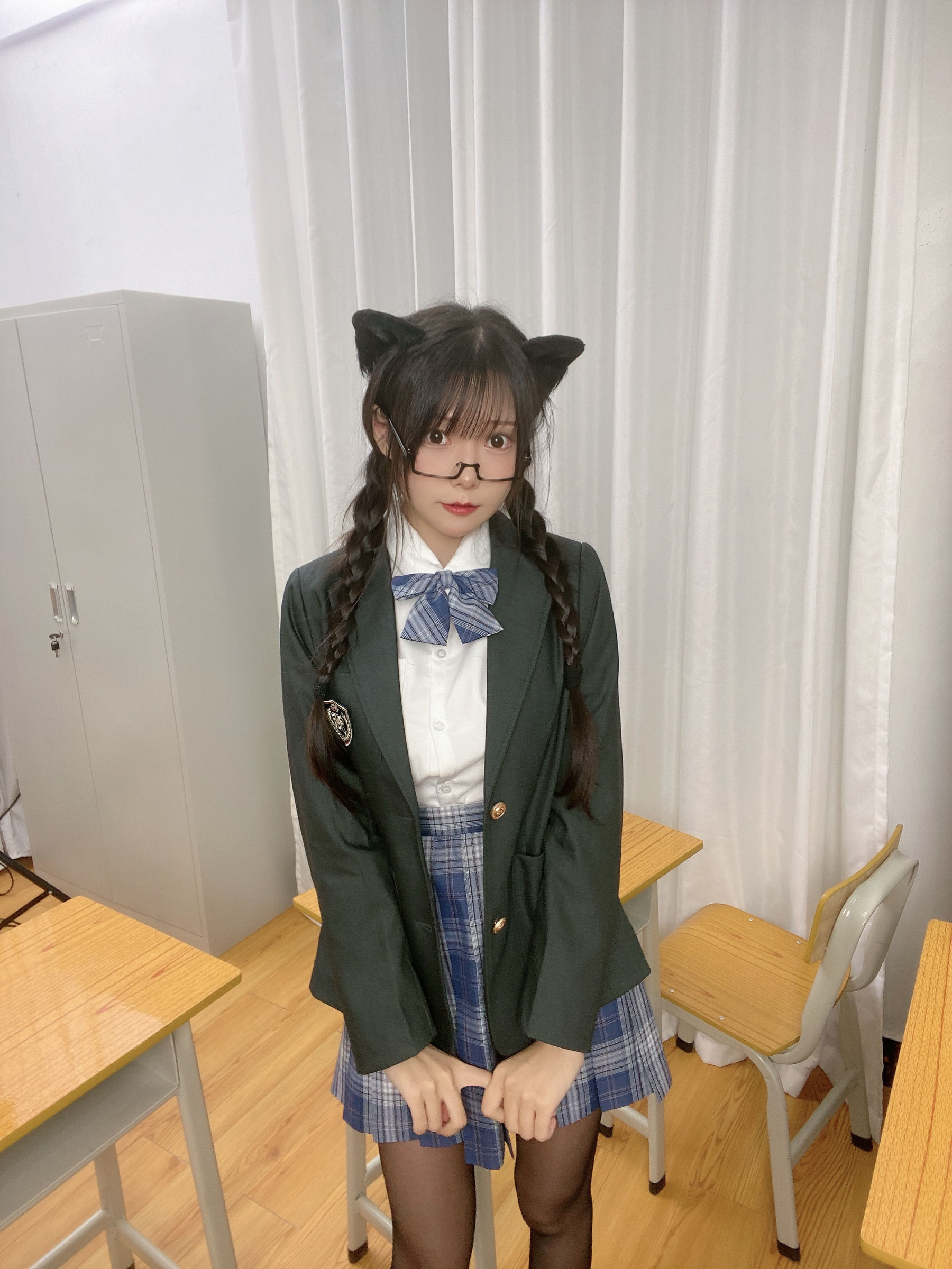 香草喵露露 – 小露乱撞 JK制服自拍 [39P] - 秀人网免费无水印在线套图写真