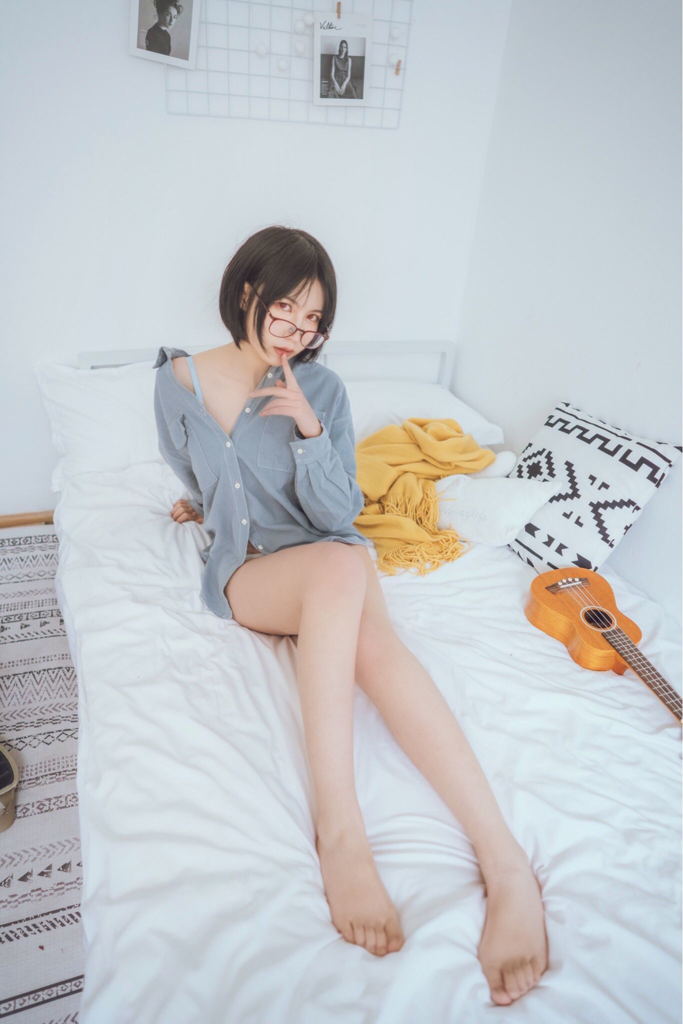 COSER美女逐月su 蓝色衬衫 [22P] - 秀人网免费无水印在线套图写真