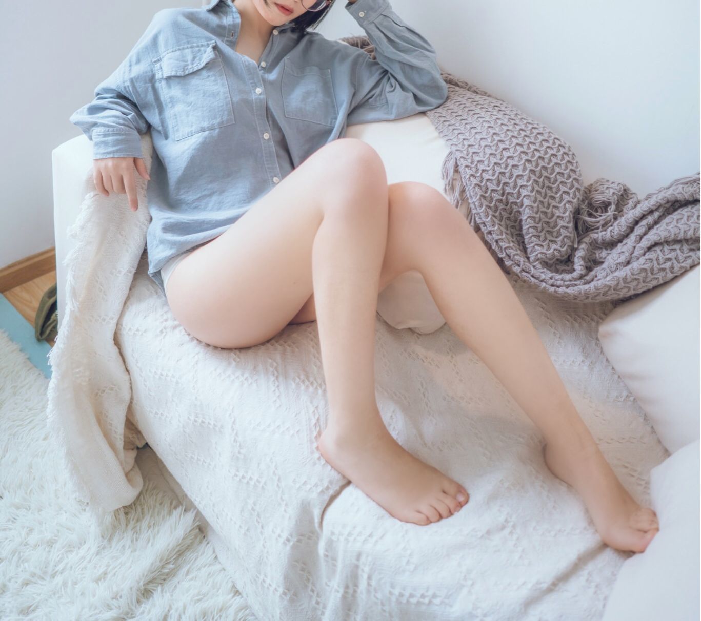 COSER美女逐月su 蓝色衬衫 [22P] - 秀人网免费无水印在线套图写真