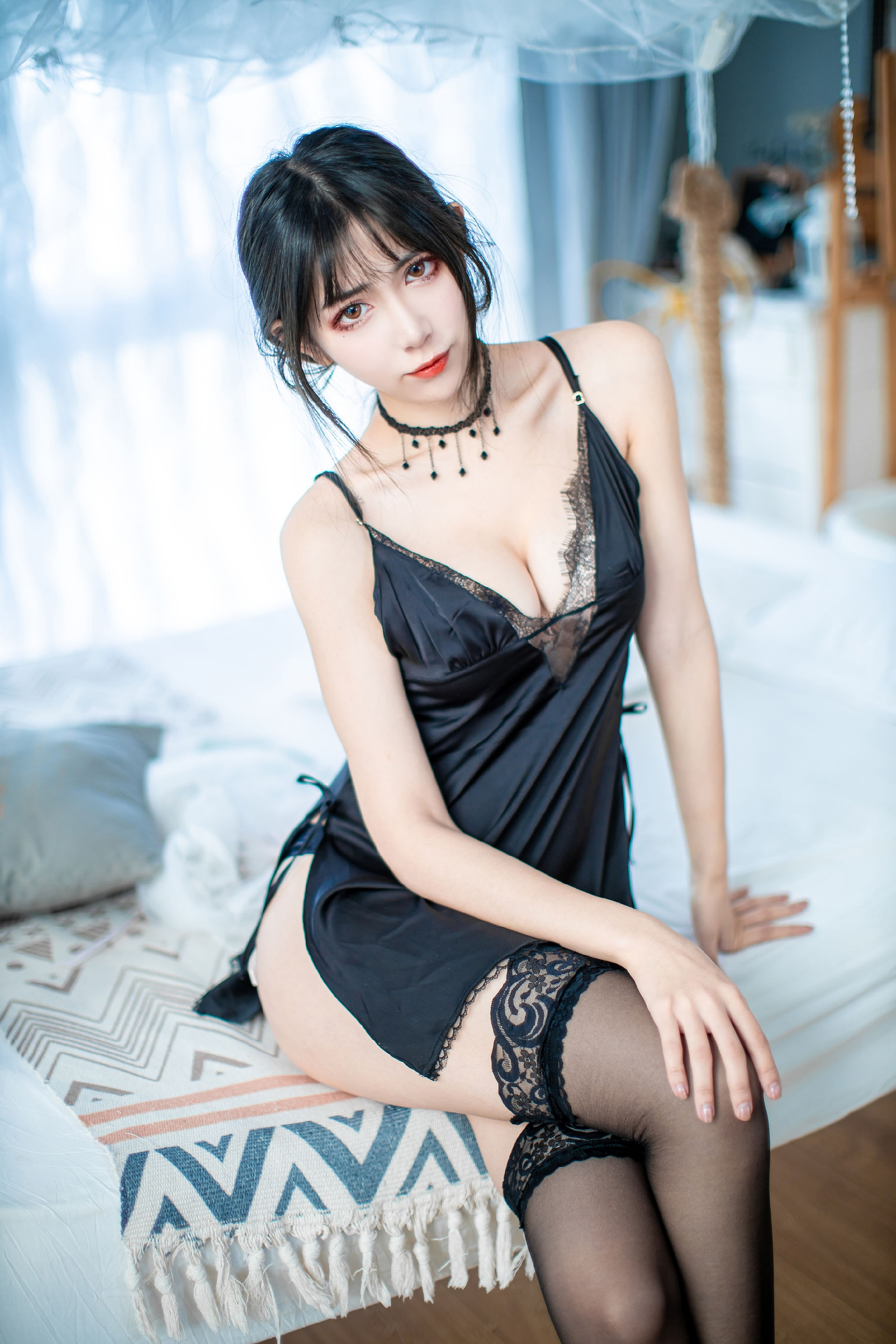 动漫博主阮邑_Fairy – 大象 黑色 [30P] - 秀人网免费无水印在线套图写真