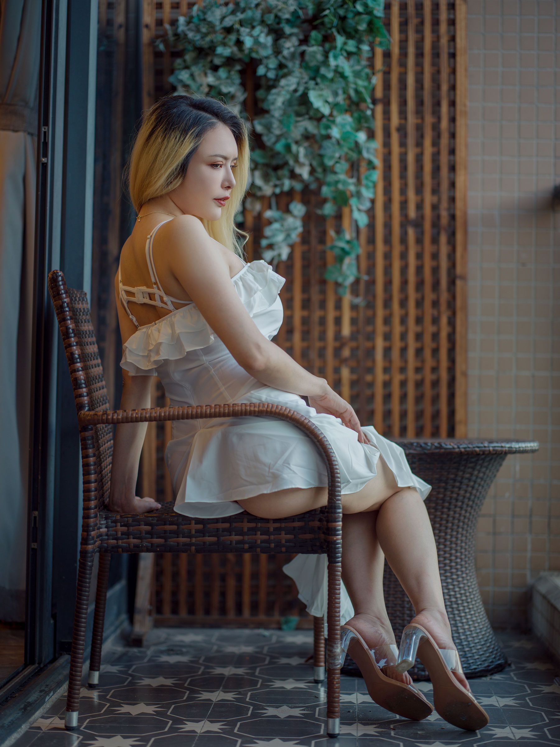 秋和柯基(夏小秋秋秋) – 白色连衣裙 [40P] - 秀人网免费无水印在线套图写真