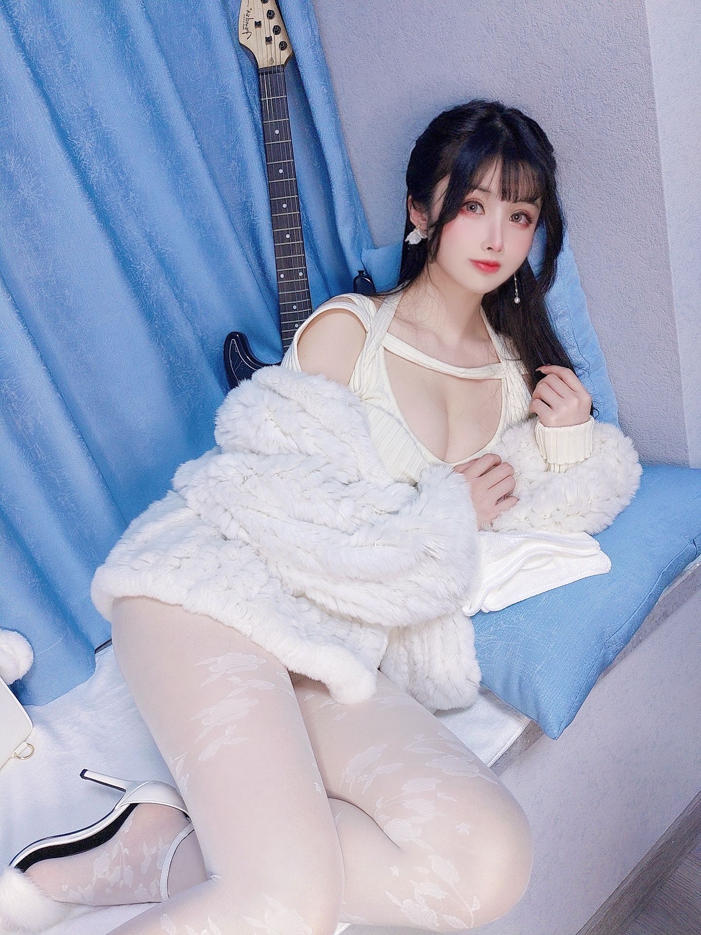 COS福利rioko凉凉子(肉扣热热子) – 元宵节特辑 [25P] - 秀人网免费无水印在线套图写真