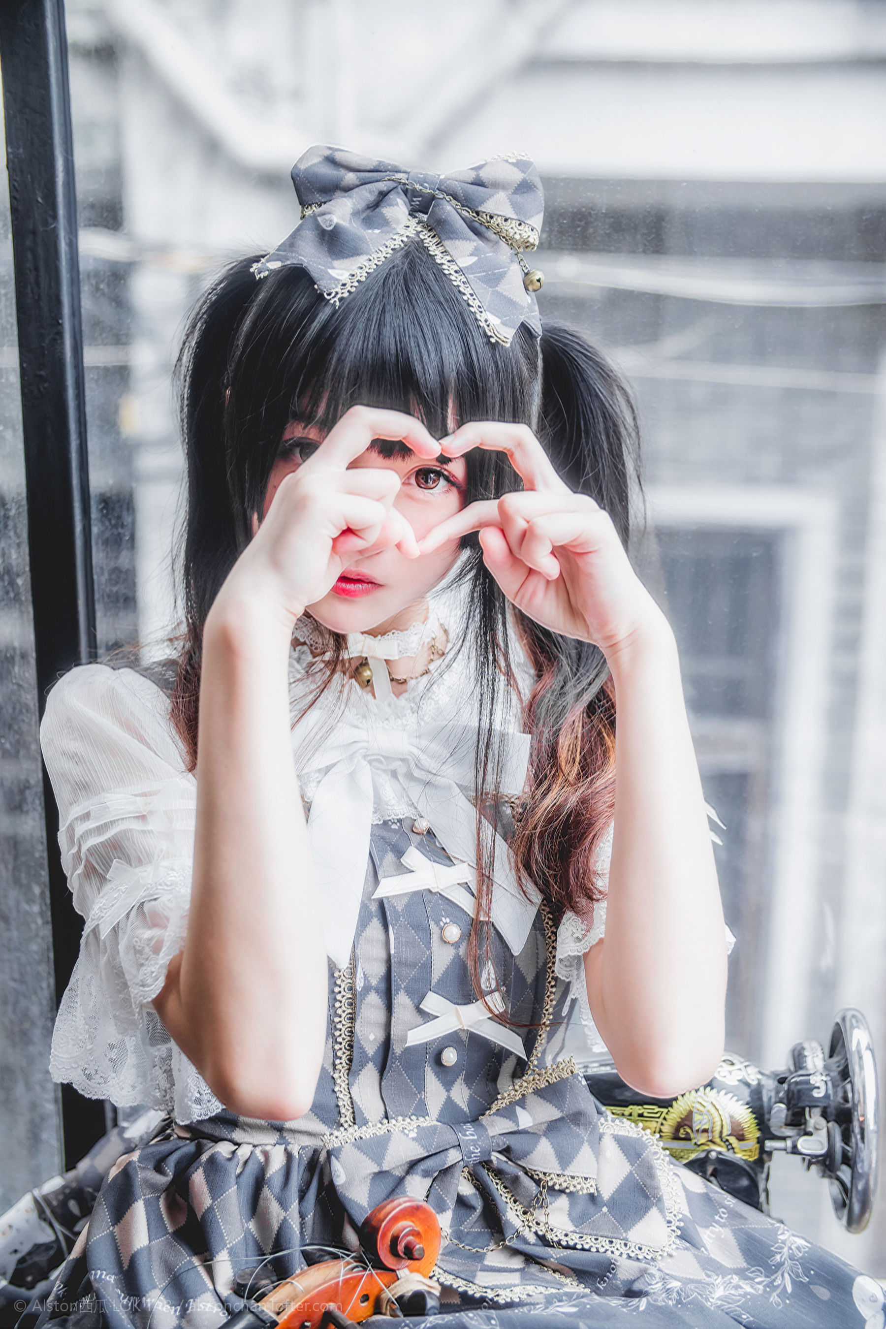 桜桃喵 雨中的猫 [10P] - 秀人网免费无水印在线套图写真