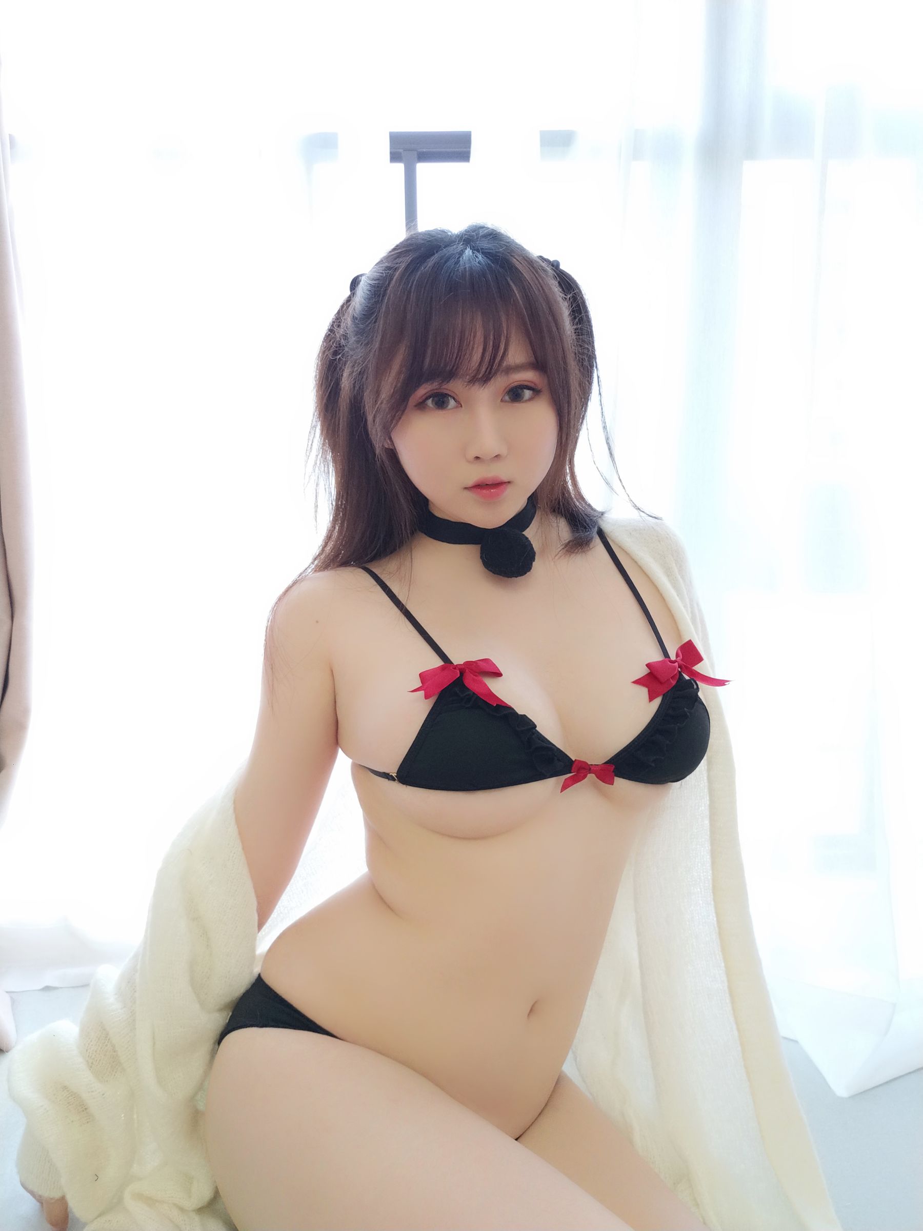 蜜桃少女是依酱呀 黑色情趣内衣 [28P] - 秀人网免费无水印在线套图写真