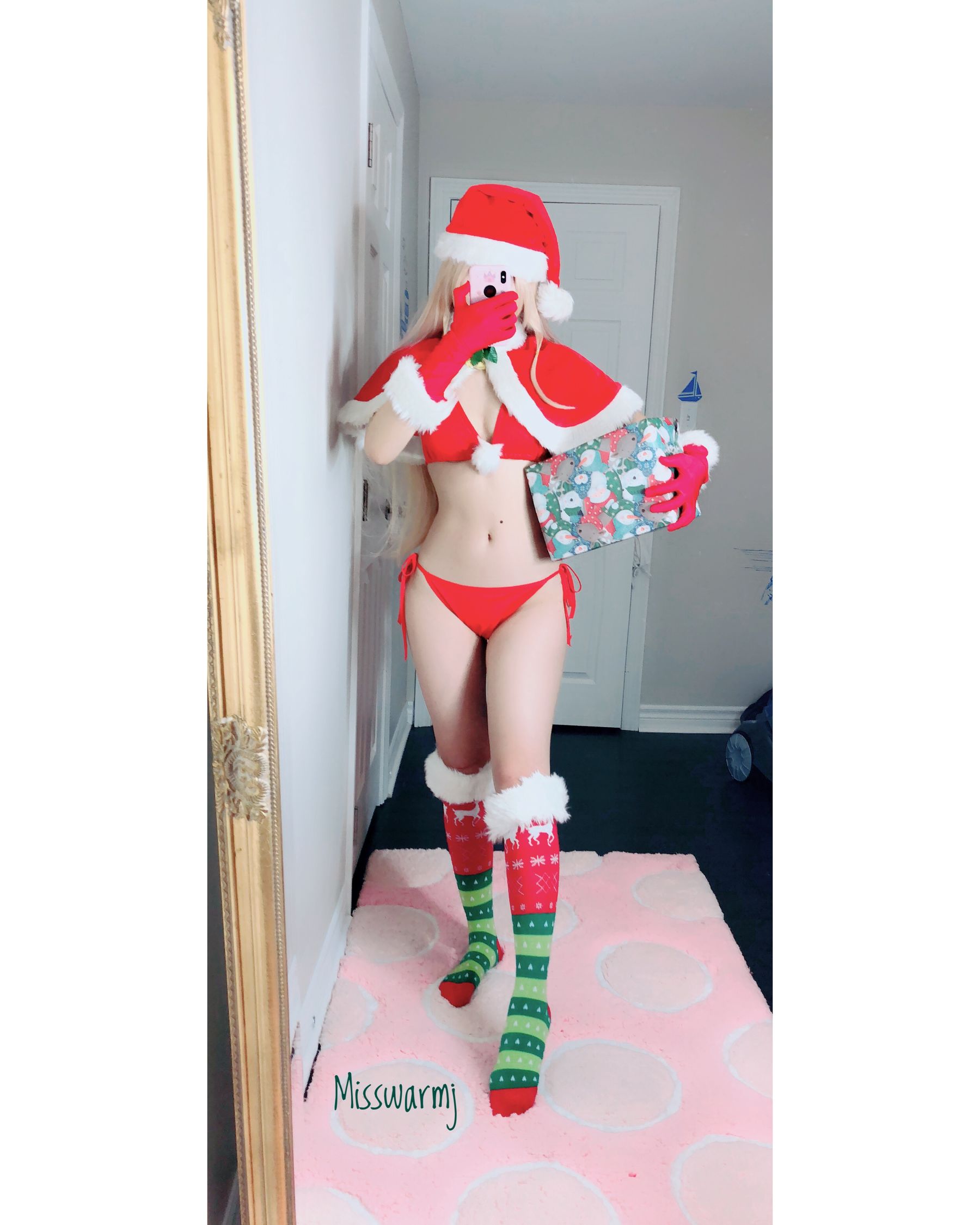 MisswarmJ – Umaru Iphone [9P] - 秀人网免费无水印在线套图写真