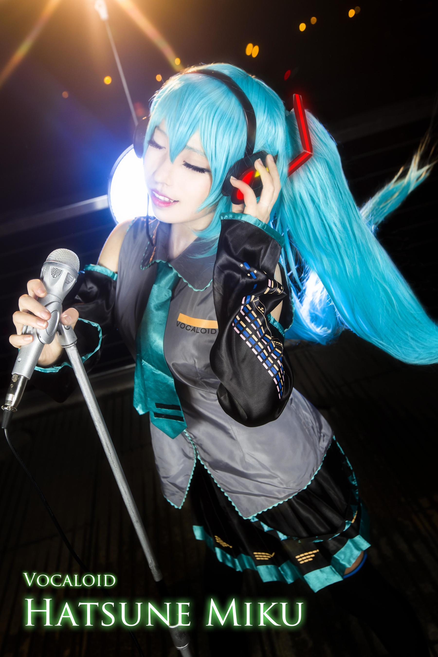 [Cosplay写真] 萌妹白易子教主 – VOCALOID [8P] - 秀人网免费无水印在线套图写真