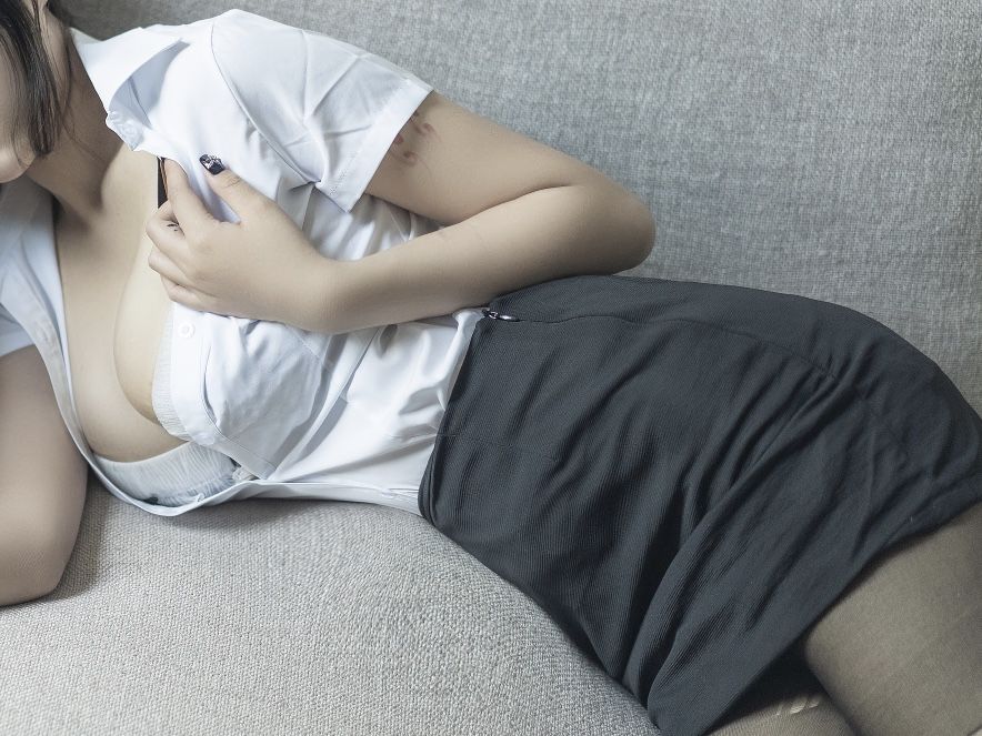 微博妹子 汐 – 制服 [39P] - 秀人网免费无水印在线套图写真