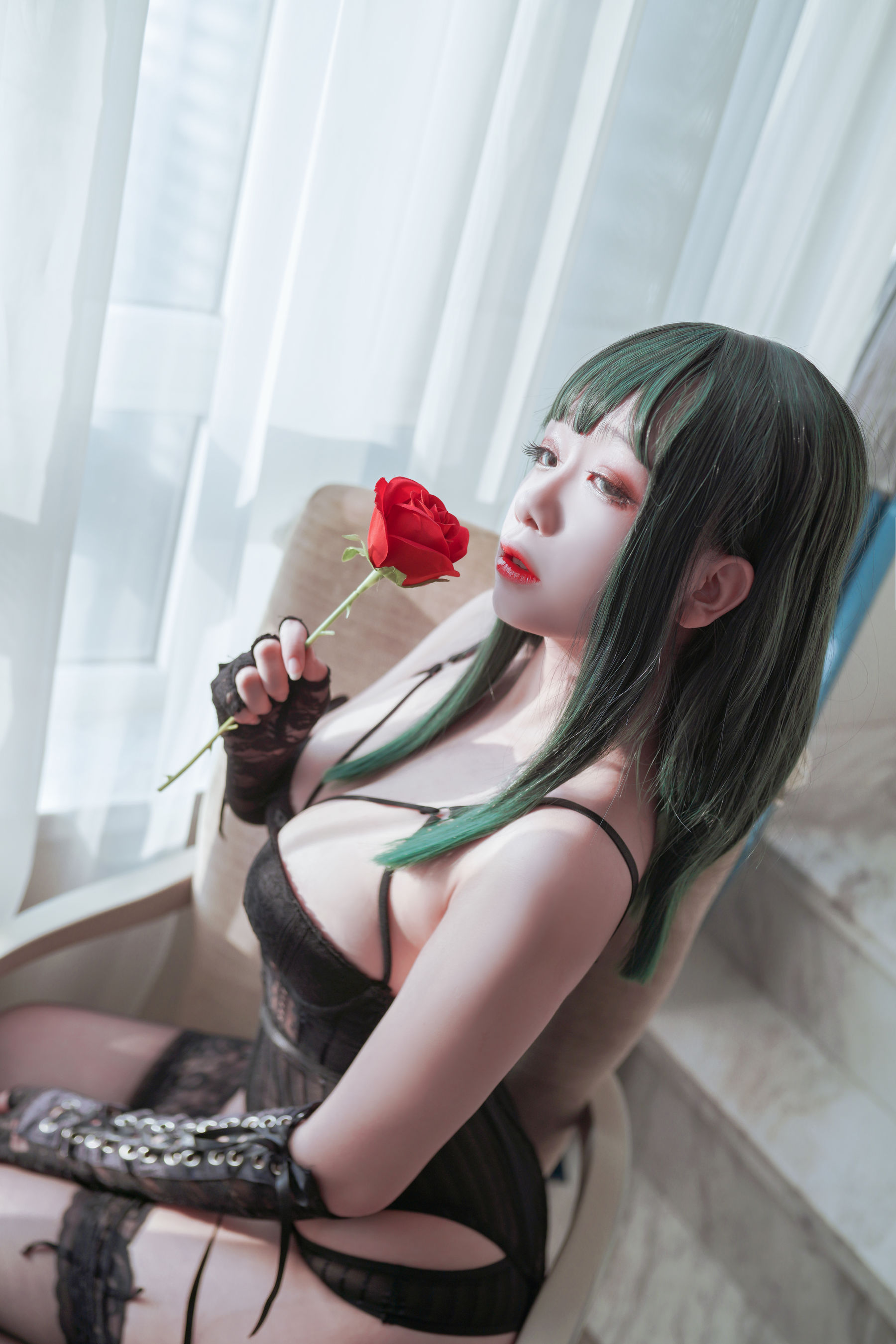 Cosplay日奈娇 – 黑丝紧束 [9P] - 秀人网免费无水印在线套图写真