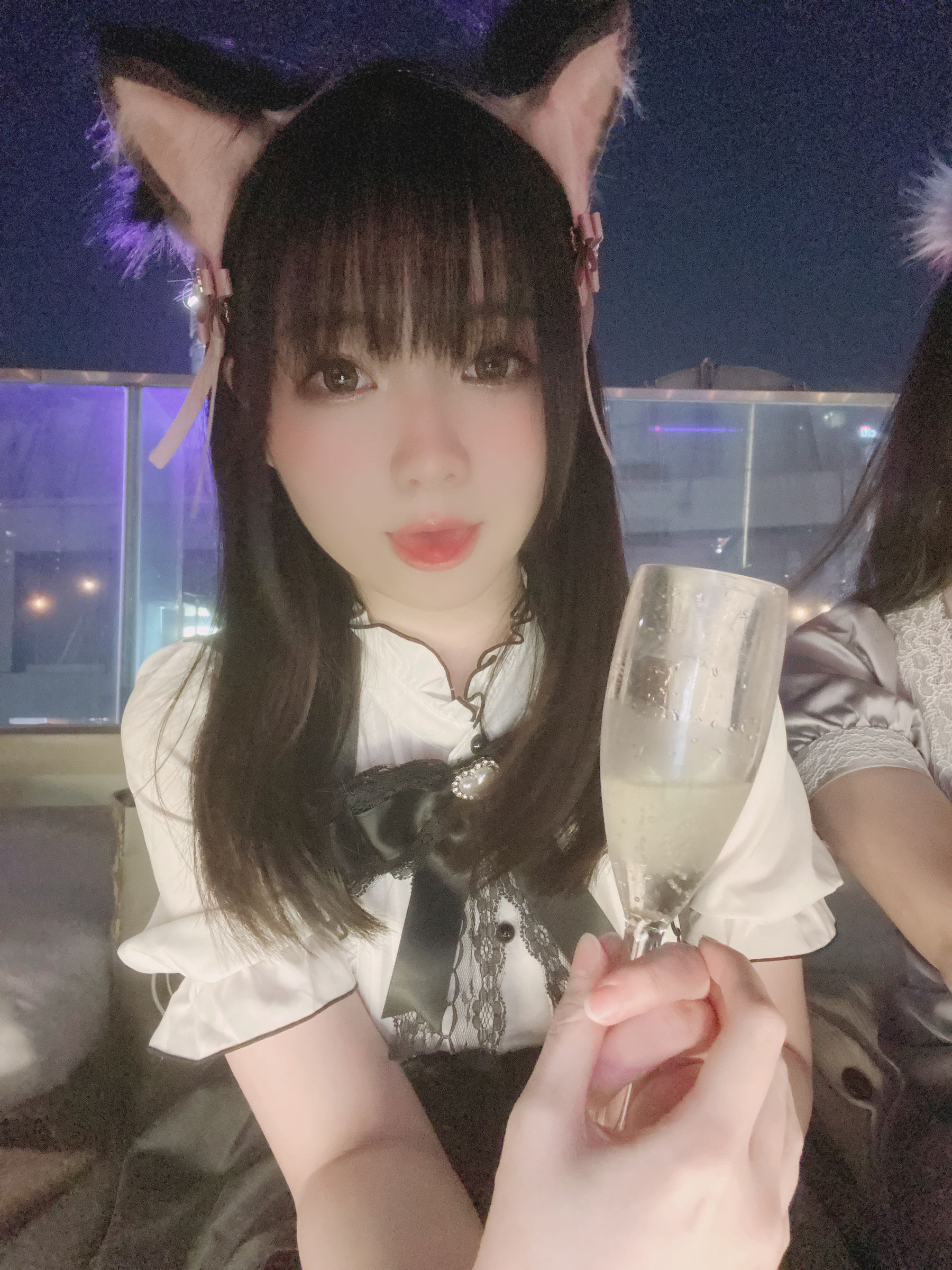 微博妹纸霜月shimo – 一緒に飲みますか？ [19P] - 秀人网免费无水印在线套图写真