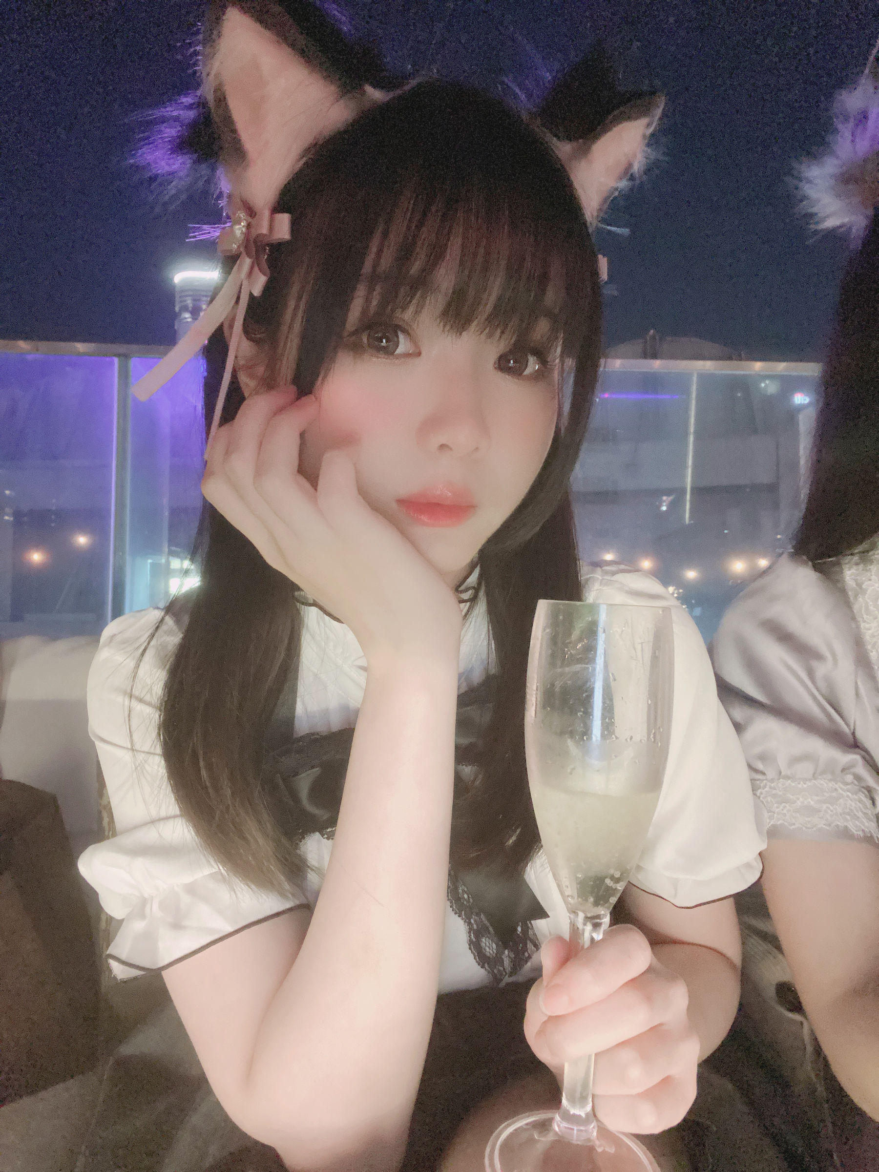 微博妹纸霜月shimo – 一緒に飲みますか？ [19P] - 秀人网免费无水印在线套图写真