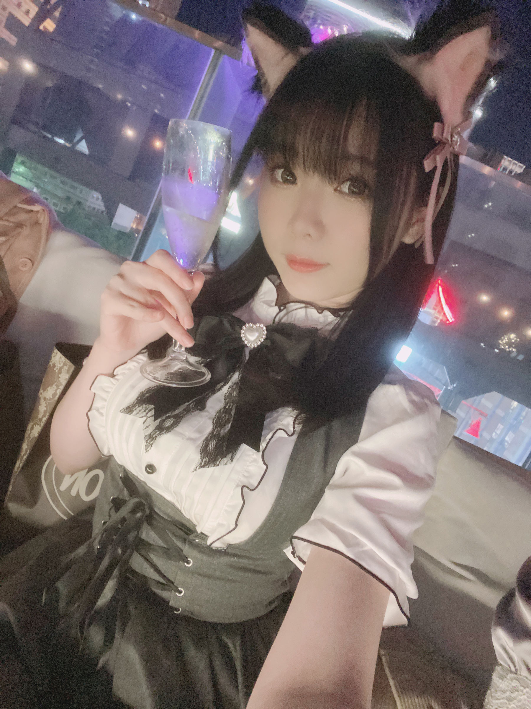 微博妹纸霜月shimo – 一緒に飲みますか？ [19P] - 秀人网免费无水印在线套图写真