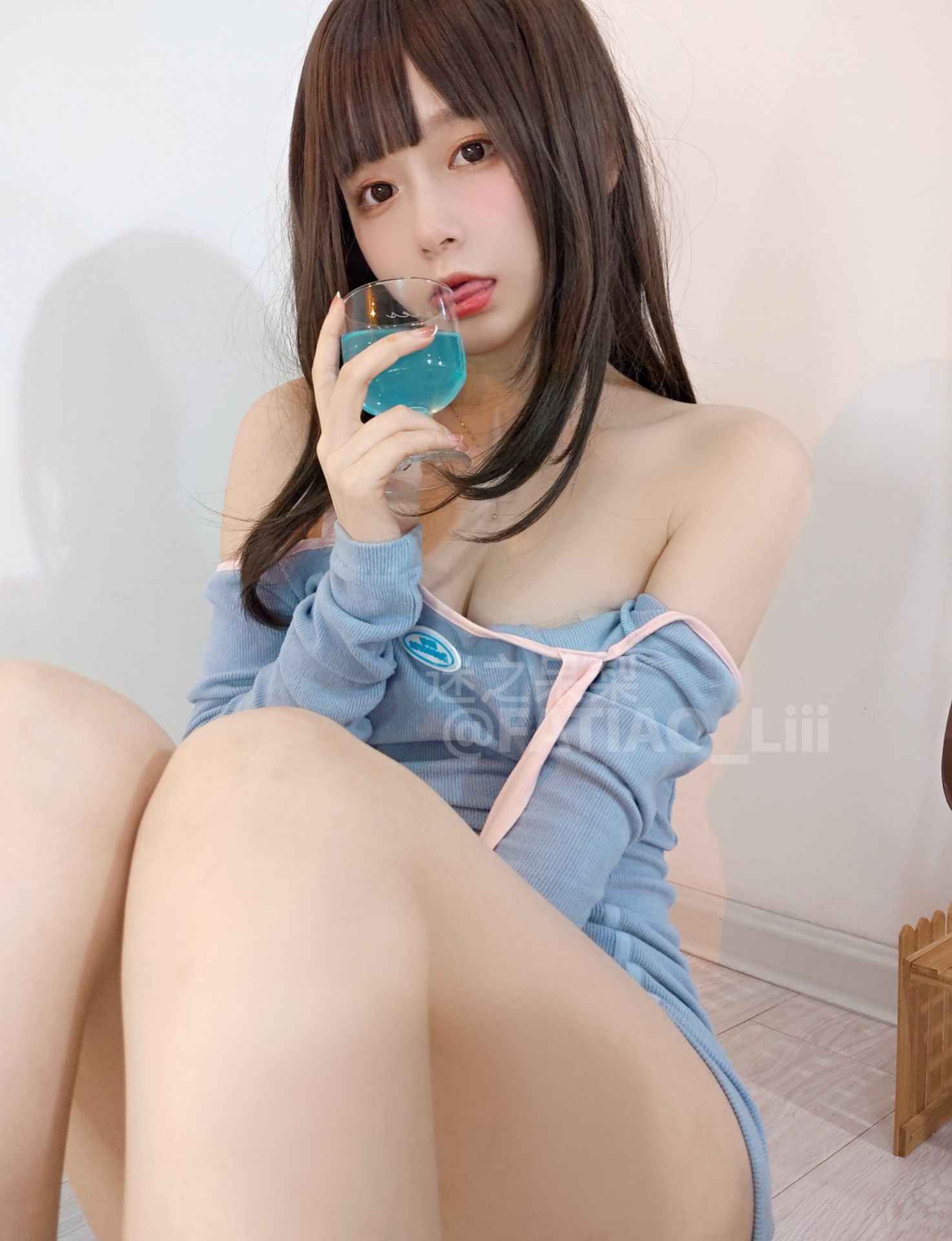 迷之呆梨(发条少女)[fantia] – 妹妹 [15P] - 秀人网免费无水印在线套图写真