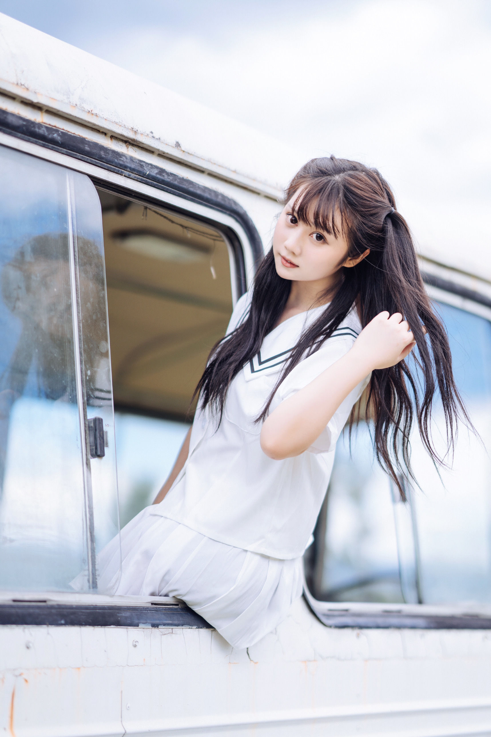 微博福利姬镜酱 – 静夏之JK少女 [33P] - 秀人网免费无水印在线套图写真