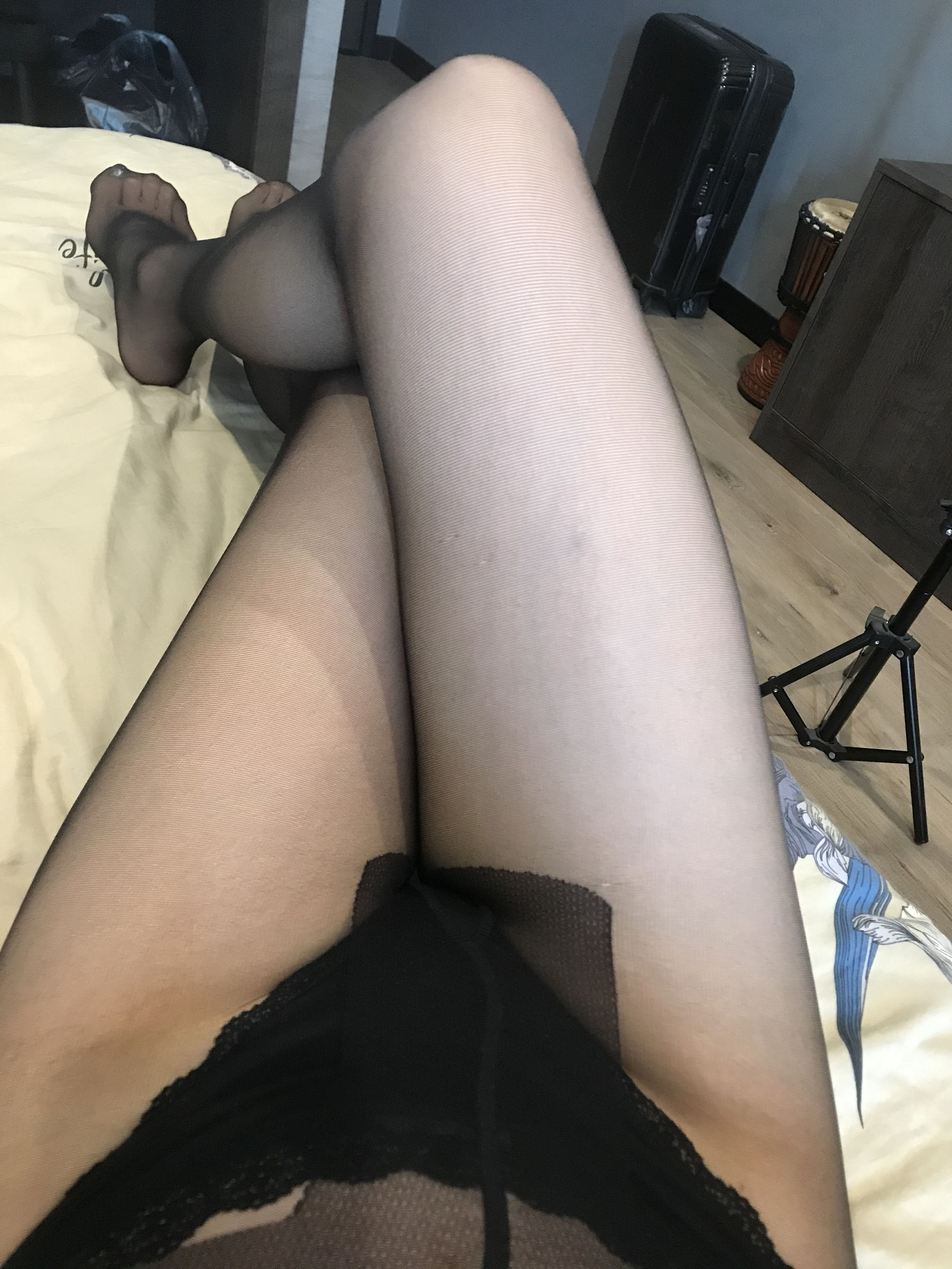 丝足博主麋鹿_Monroe 2020.06.23 寂寞黑丝 [17P] - 秀人网免费无水印在线套图写真