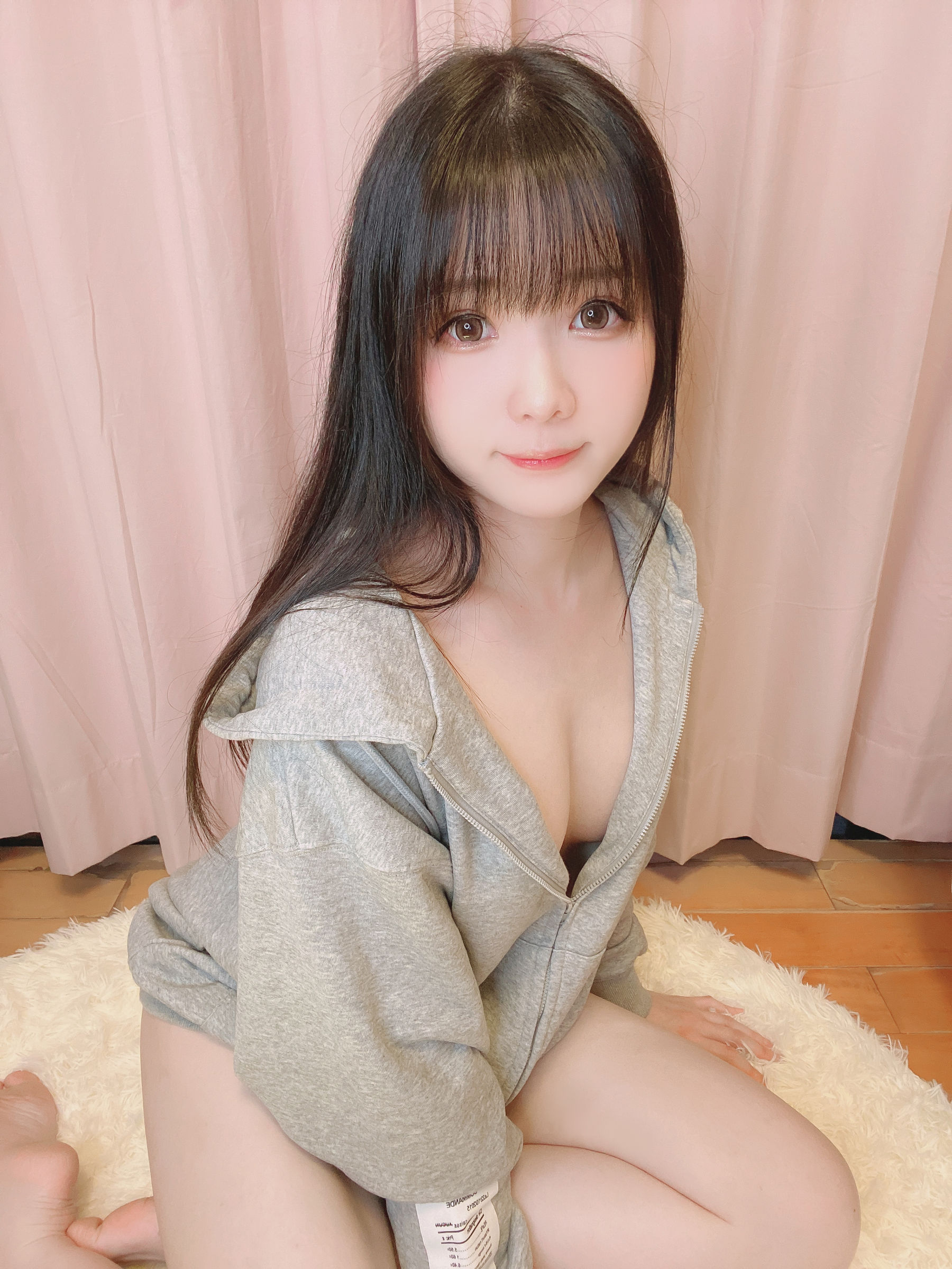 微博妹纸霜月shimo – 裸パーカー [15P] - 秀人网免费无水印在线套图写真