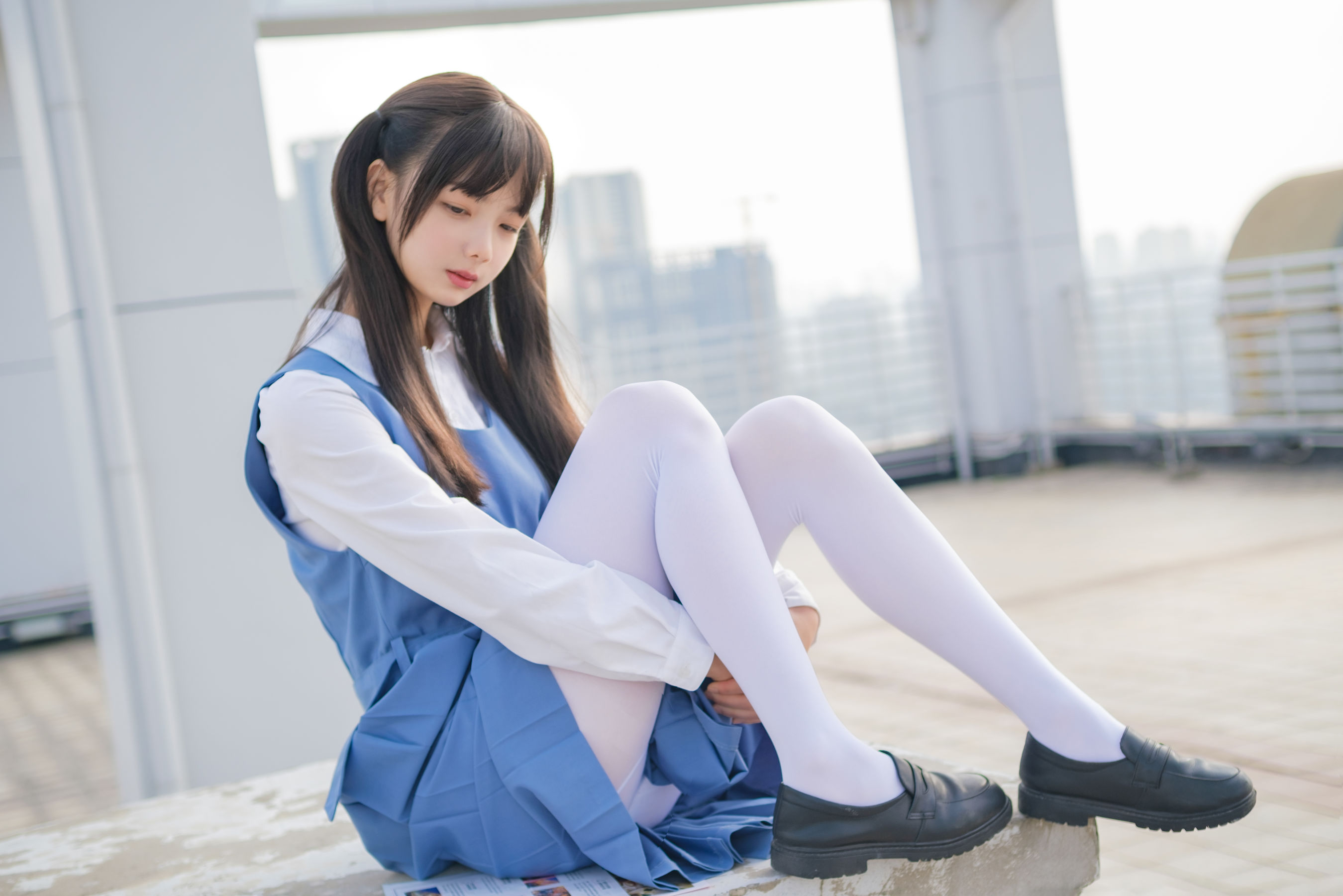 柴系小乖(稚乖画册) – 夜夜 天台真空80D白丝 [79P] - 秀人网免费无水印在线套图写真