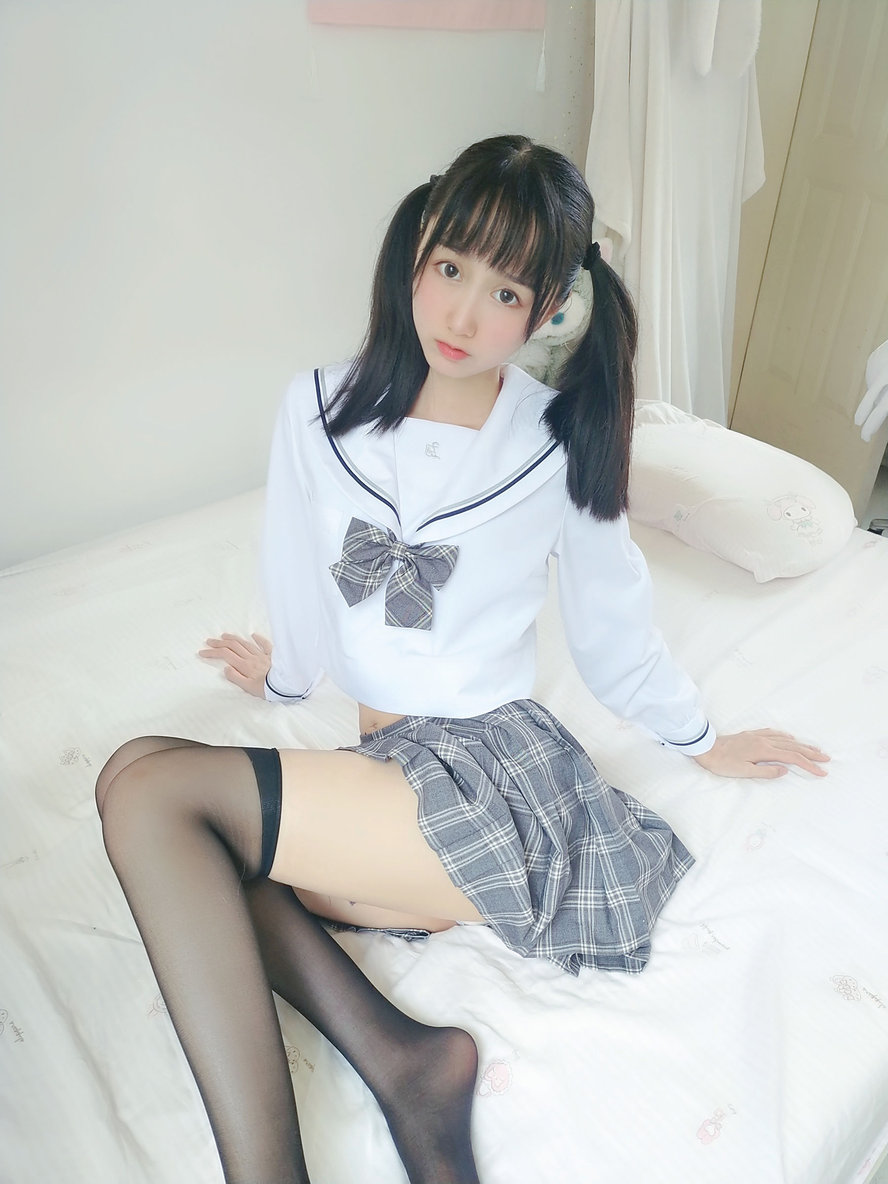 萌系小姐姐木绵绵OwO – 灰格子JK [21P] - 秀人网免费无水印在线套图写真