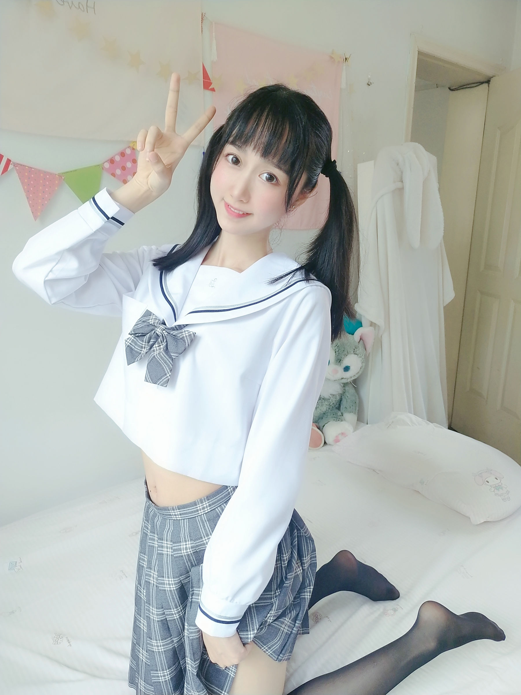 萌系小姐姐木绵绵OwO – 灰格子JK [21P] - 秀人网免费无水印在线套图写真