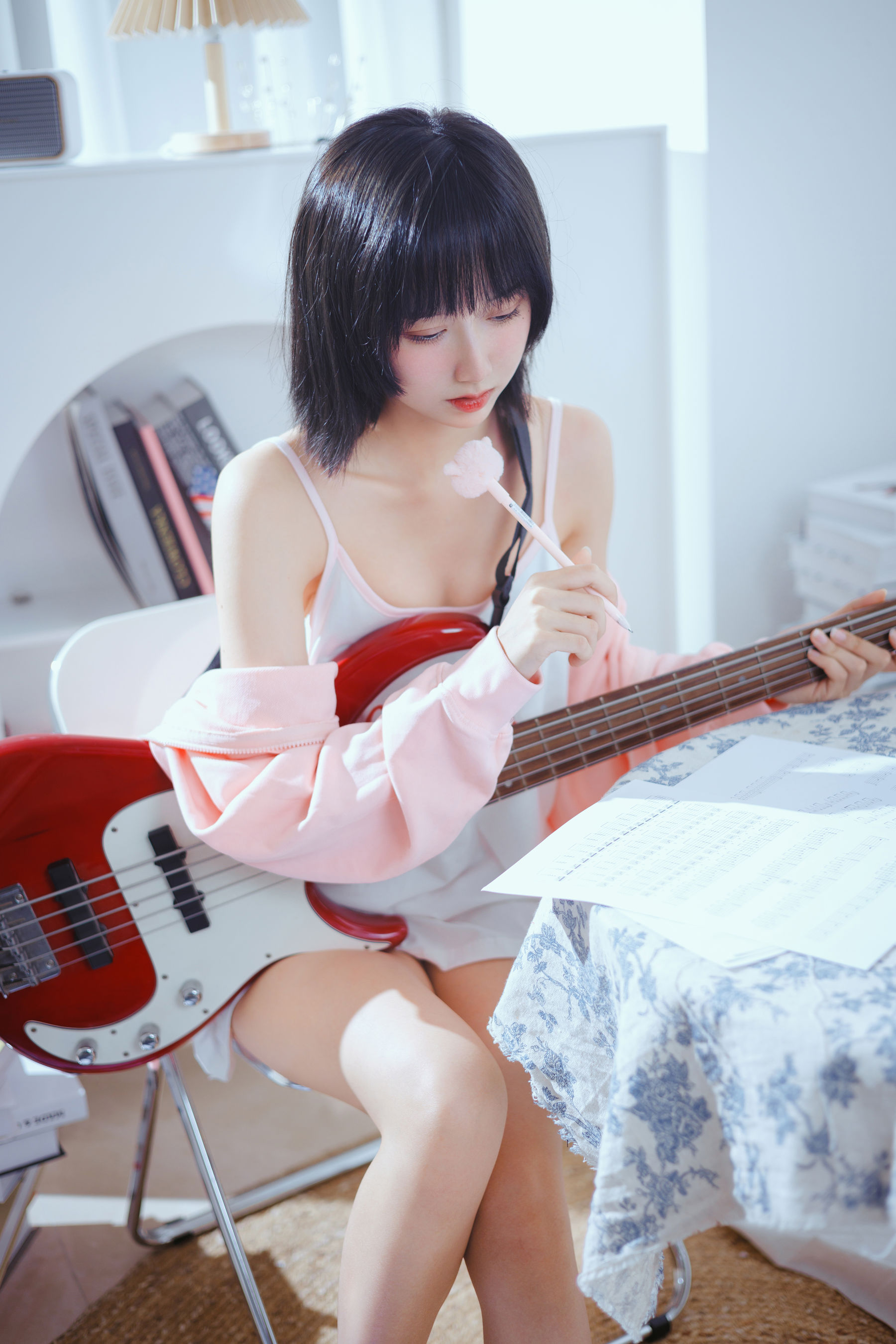 萌系小姐姐木绵绵OwO – 贝斯与妹妹 [53P] - 秀人网免费无水印在线套图写真