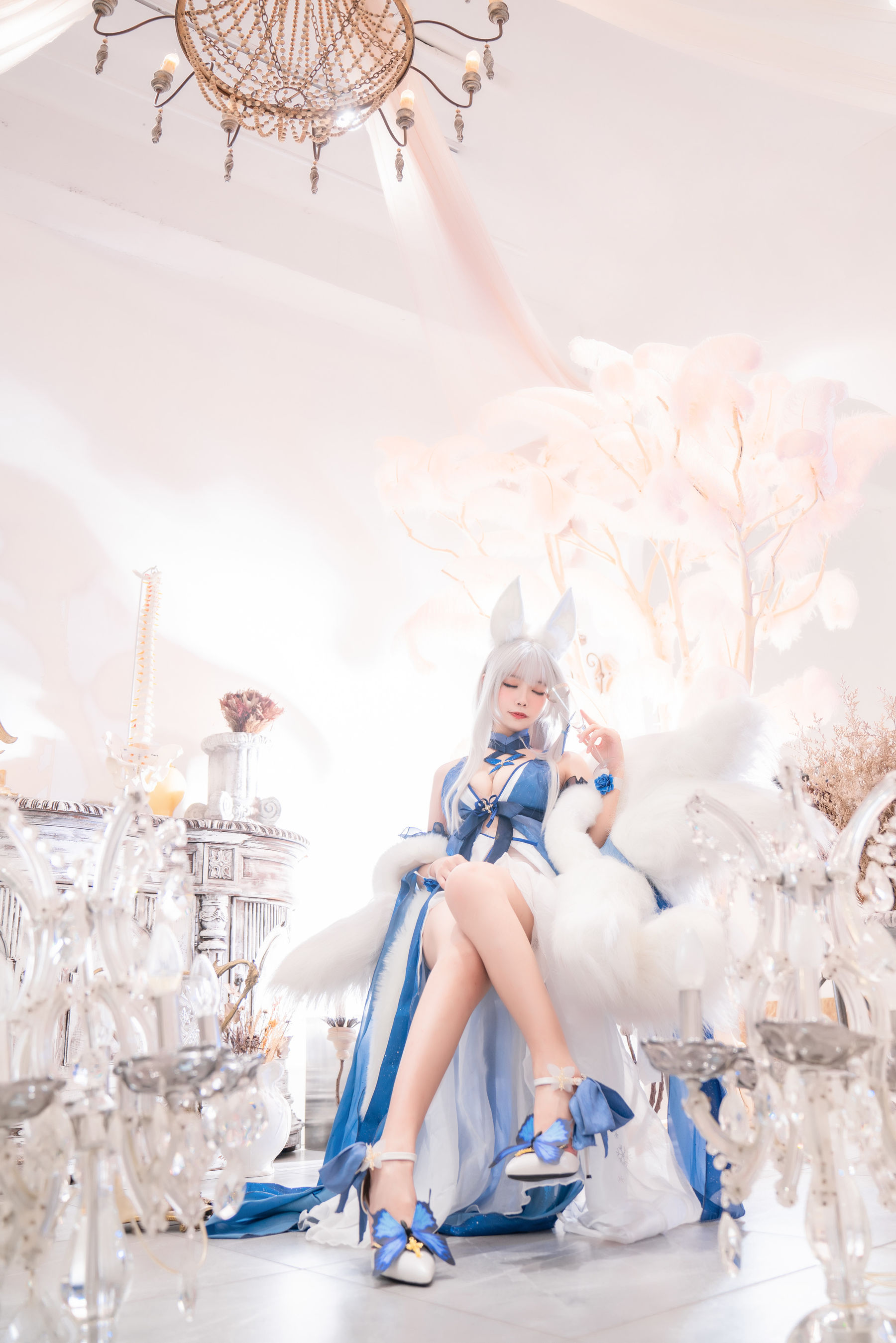 微博妹子Momoko葵葵 – 信浓礼服 [30P] - 秀人网免费无水印在线套图写真