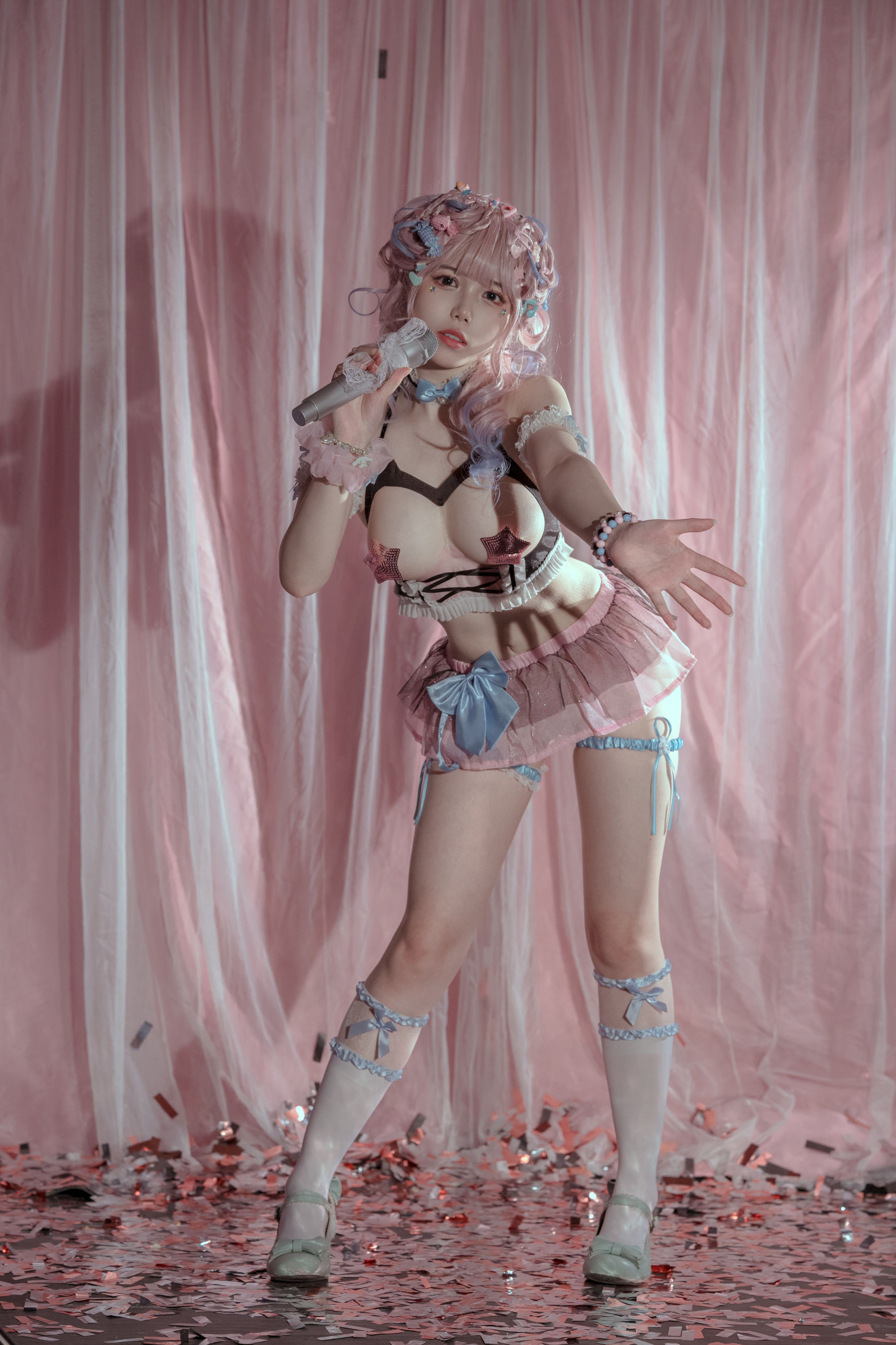 七月喵子 – 爱豆 [31P] - 秀人网免费无水印在线套图写真