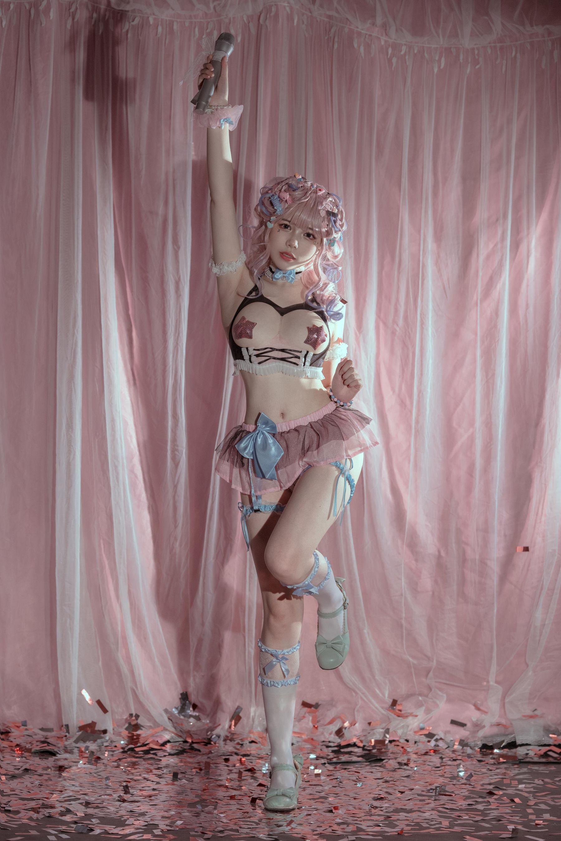 七月喵子 – 爱豆 [31P] - 秀人网免费无水印在线套图写真