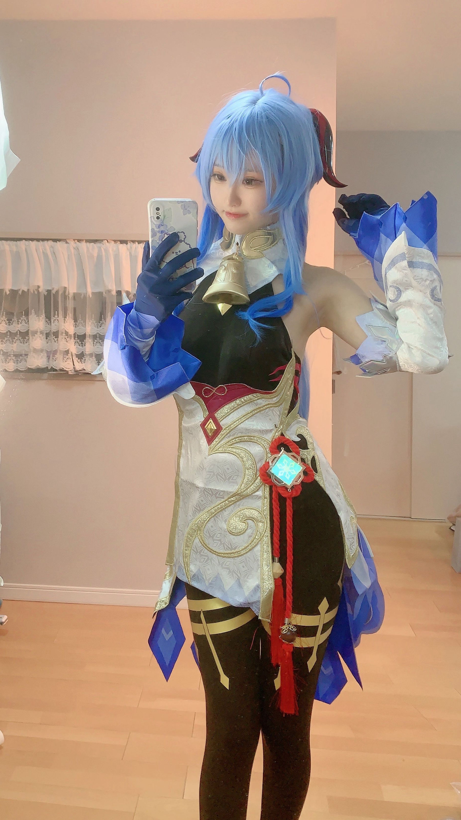 千阳(ちよ) – 甘雨对镜拍 [13P] - 秀人网免费无水印在线套图写真