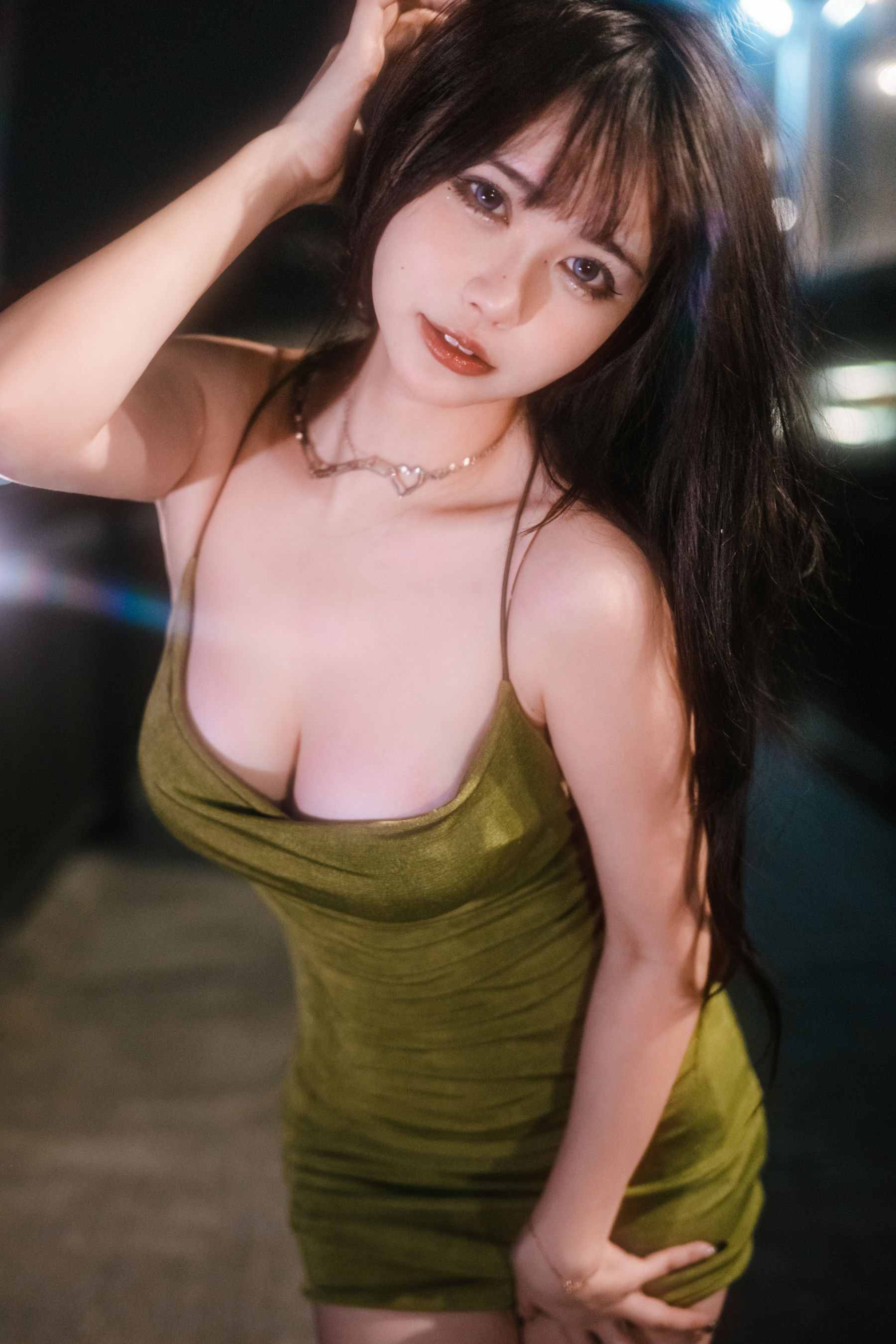 Tina很妖孽呀 – 绿色连衣裙 [35P] - 秀人网免费无水印在线套图写真