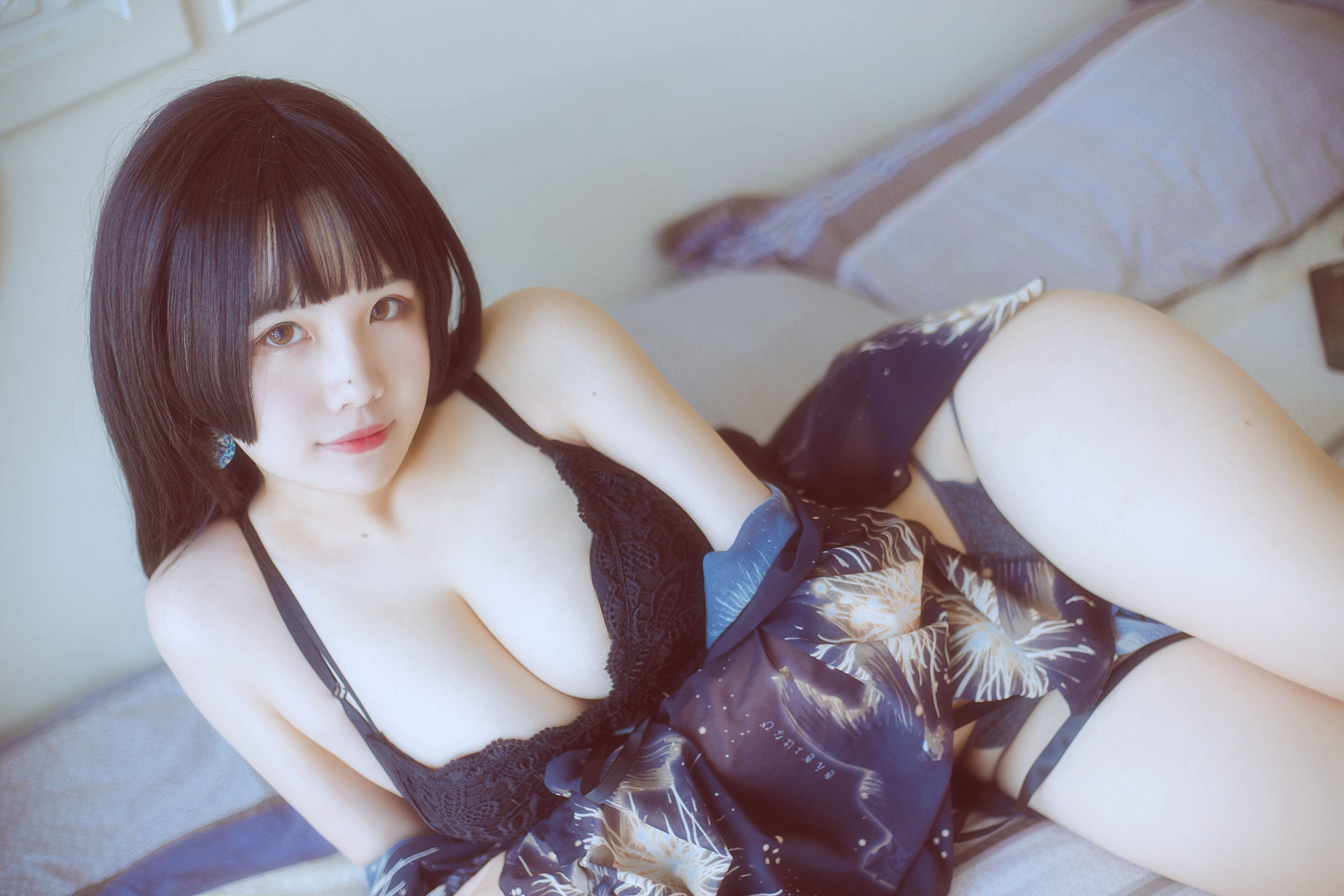 草半半宝宝 – 黑色吊带 [23P] - 秀人网免费无水印在线套图写真