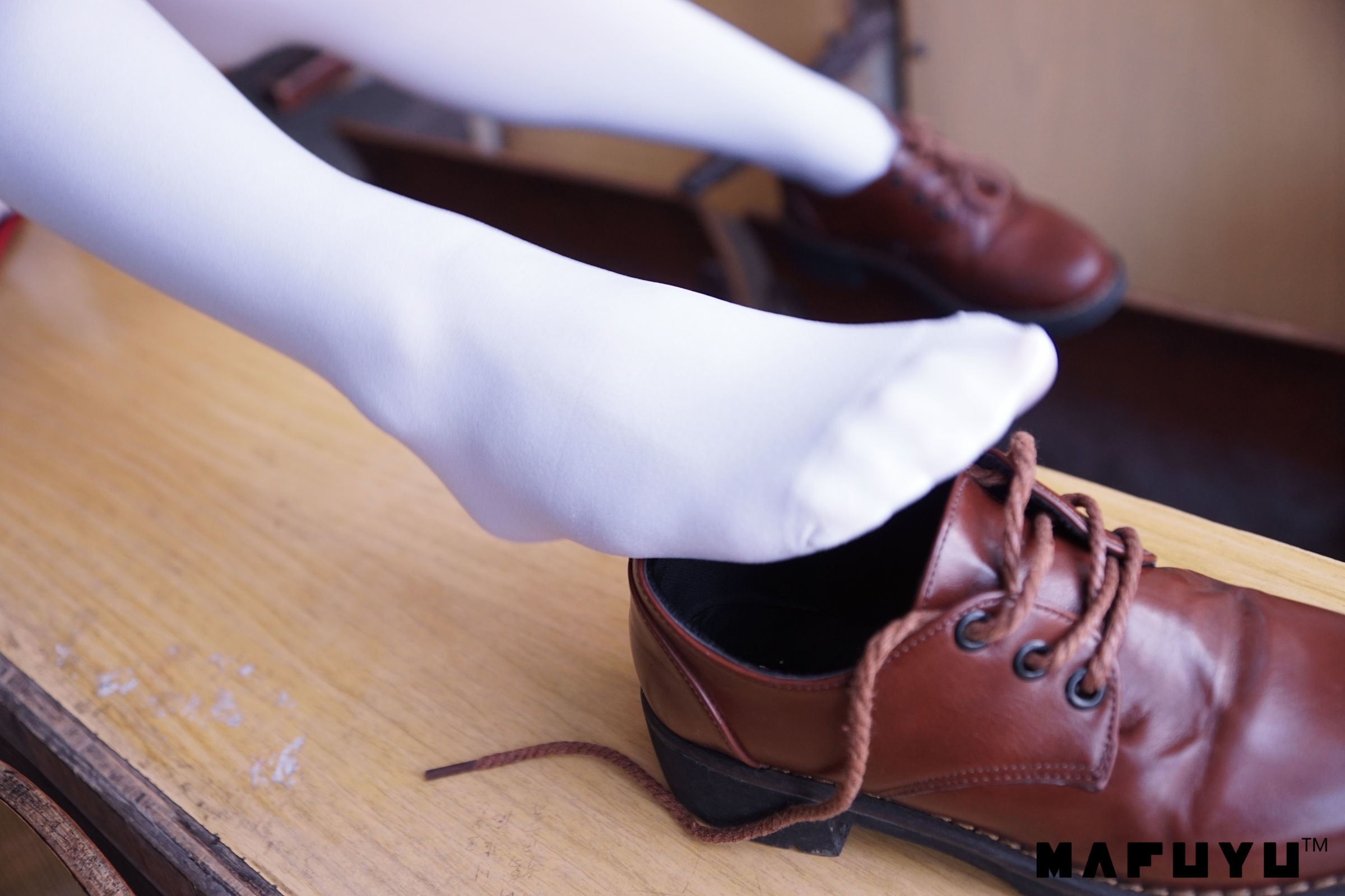 [萝莉COS] 神楽板真冬 红JK白过膝系列套图 [112P] - 秀人网免费无水印在线套图写真