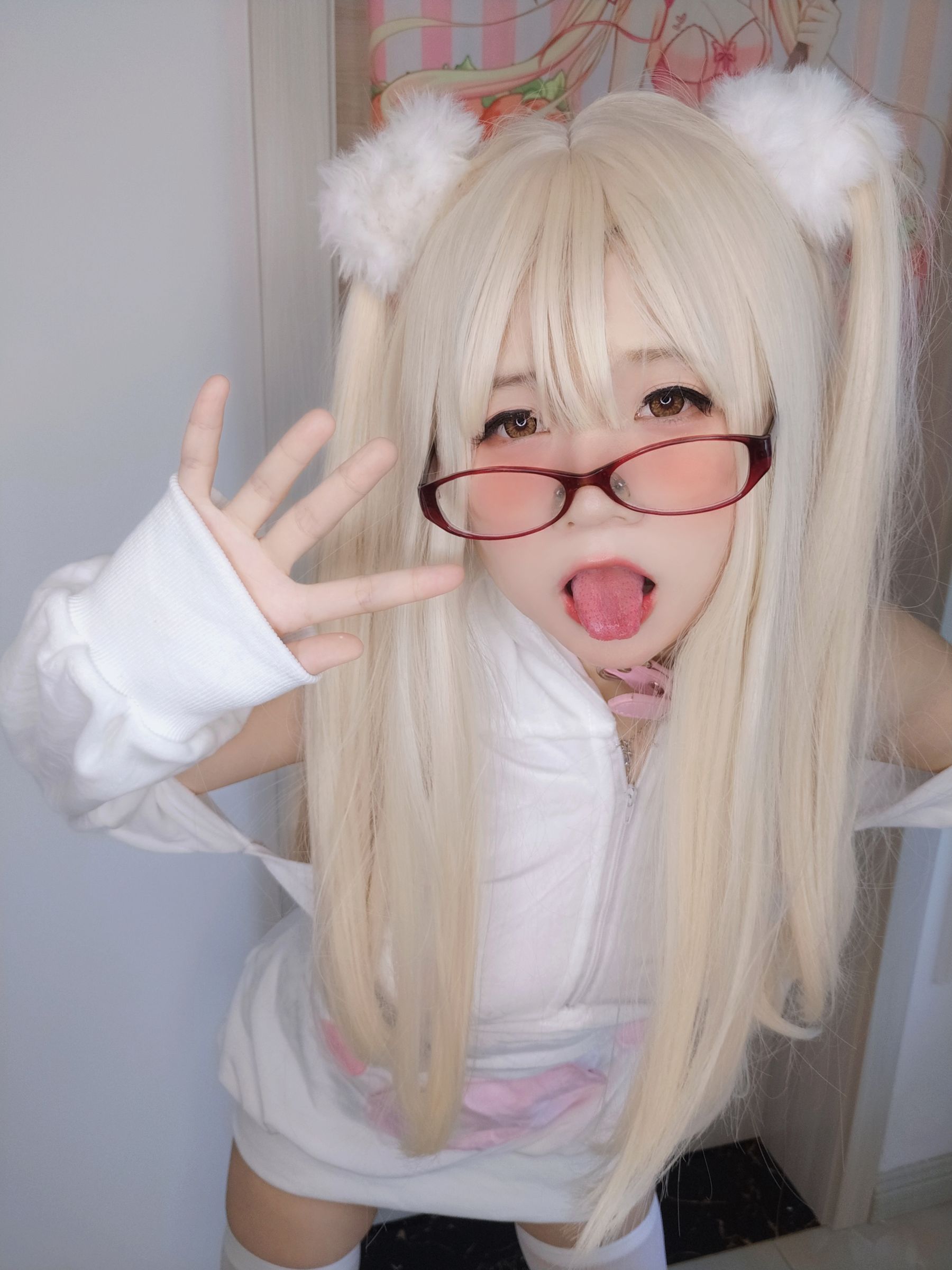 萌妹子Coser摇摇乐yoyo – 白いクリーム [110P] - 秀人网免费无水印在线套图写真