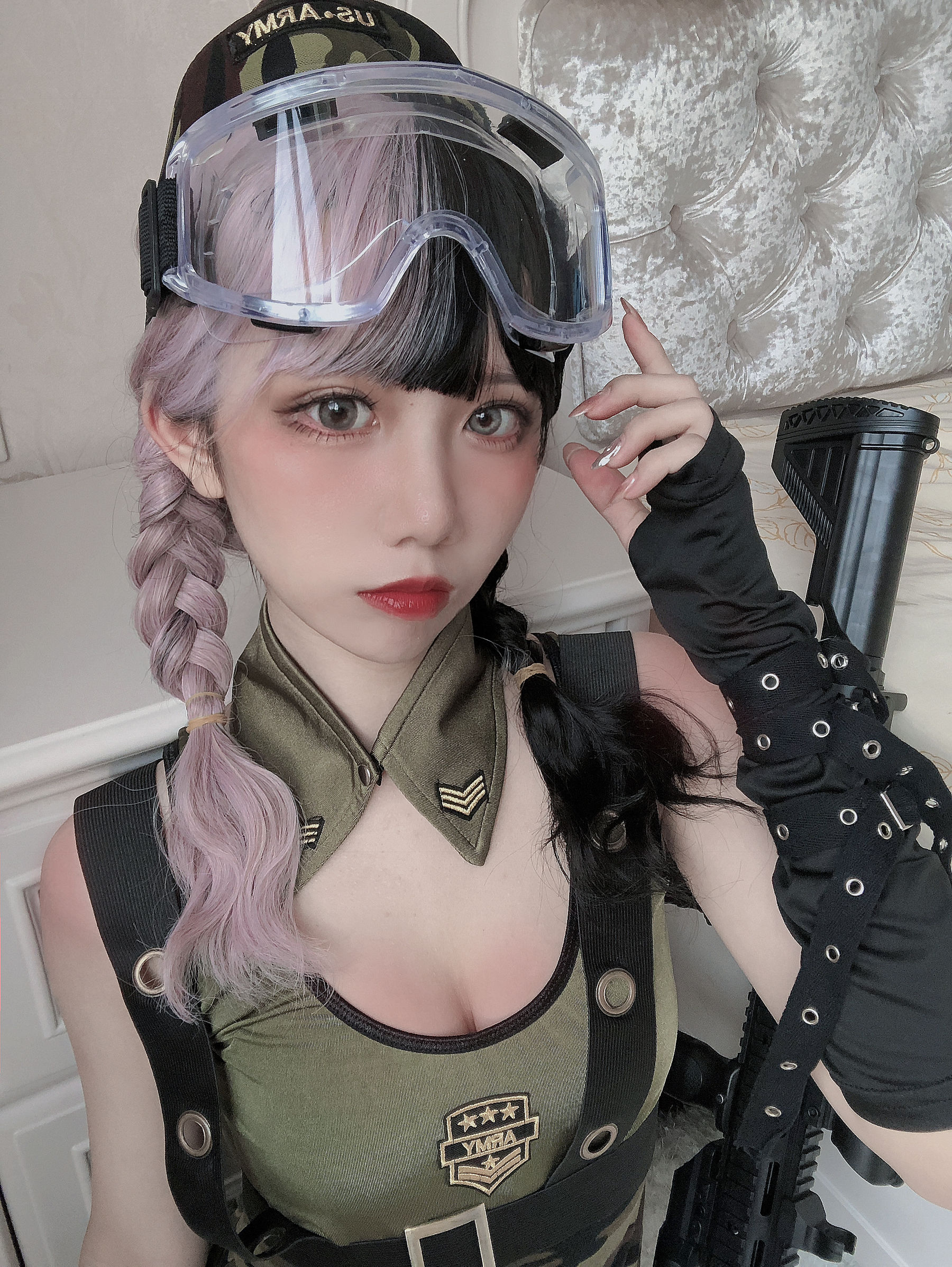 动漫博主果咩酱w – 战地甜心 [20P] - 秀人网免费无水印在线套图写真