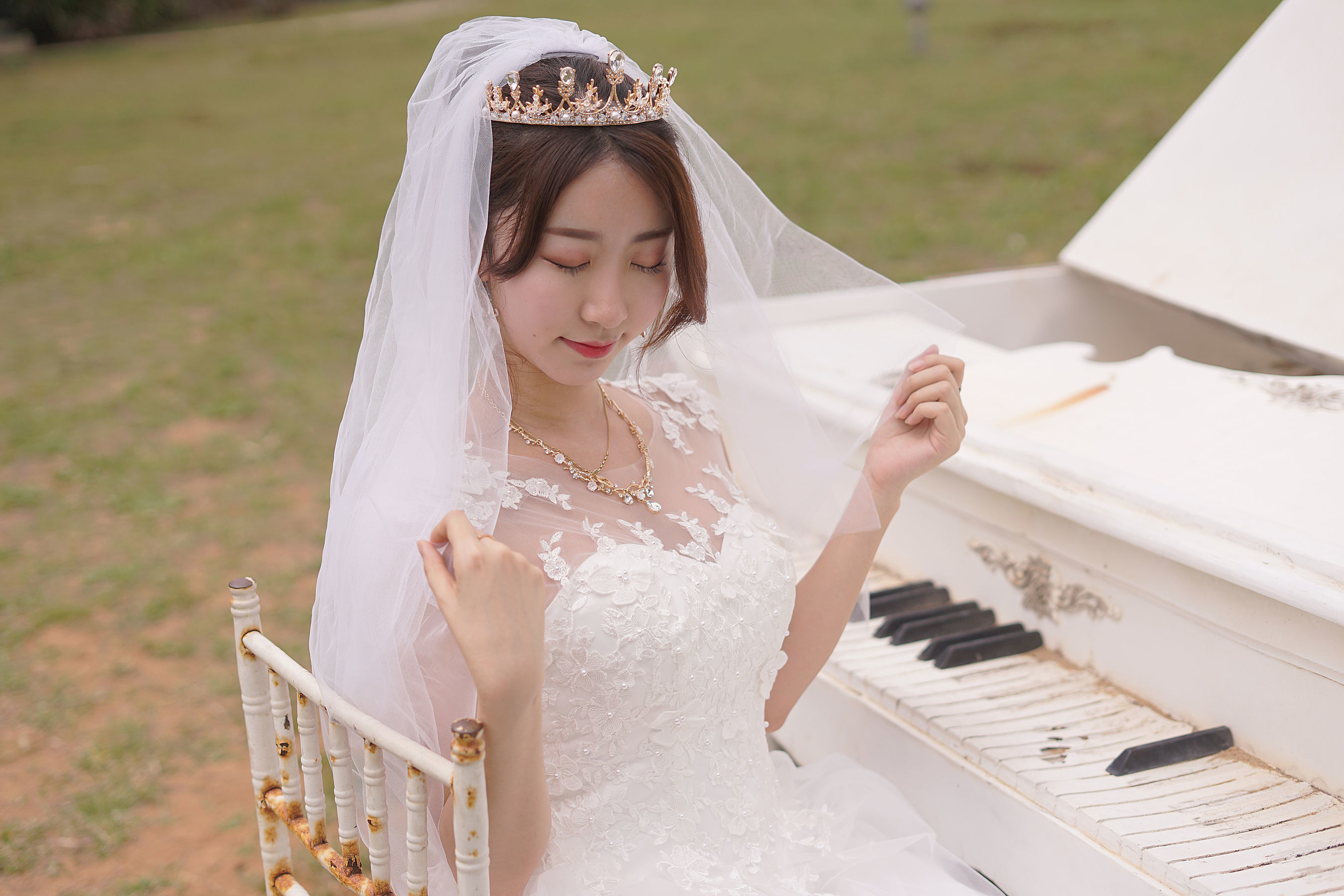 人气Coser黑川 – 海岛之旅 婚纱 [17P] - 秀人网免费无水印在线套图写真