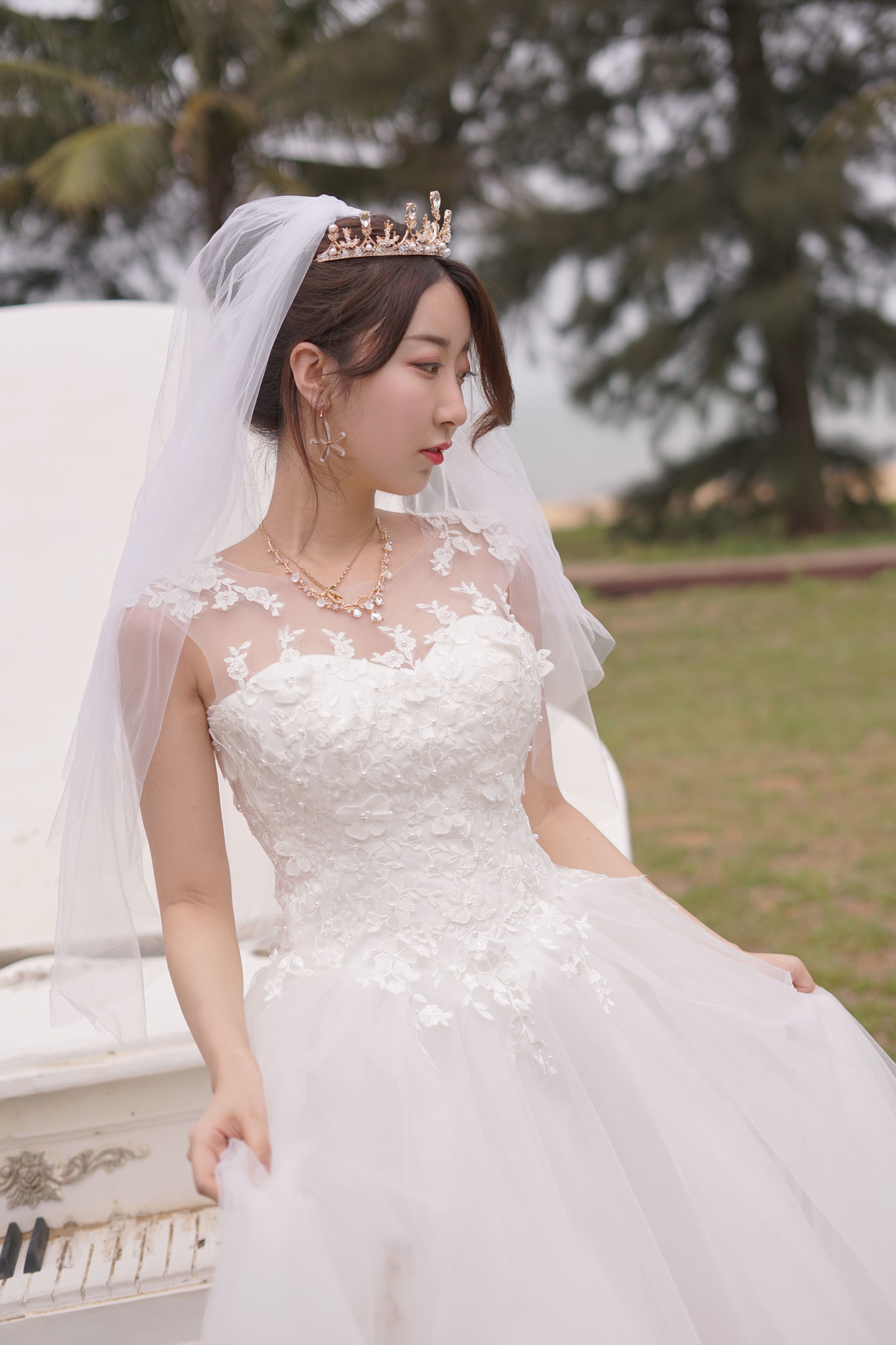 人气Coser黑川 – 海岛之旅 婚纱 [17P] - 秀人网免费无水印在线套图写真