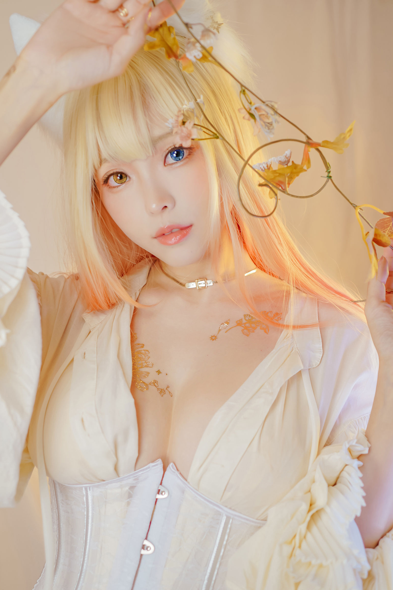 Ely_eee(ElyEE子) – Cat魔女與貓 [41P] - 秀人网免费无水印在线套图写真