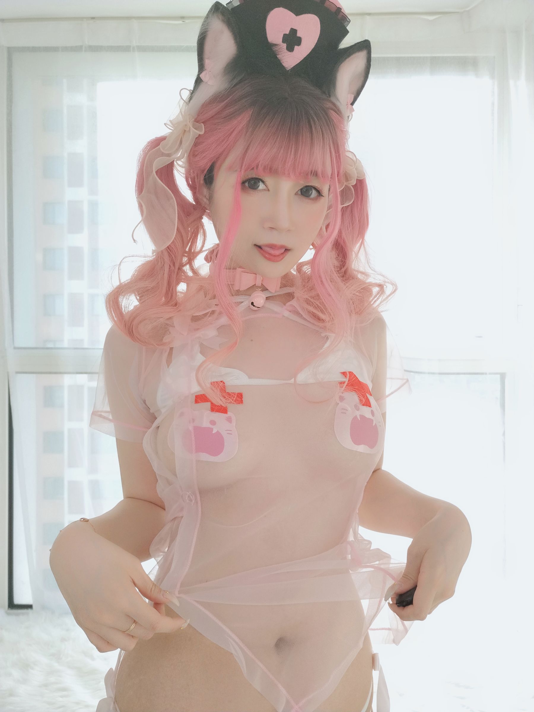 Coser小姐姐白银 – 猫咪护士 [34P] - 秀人网免费无水印在线套图写真