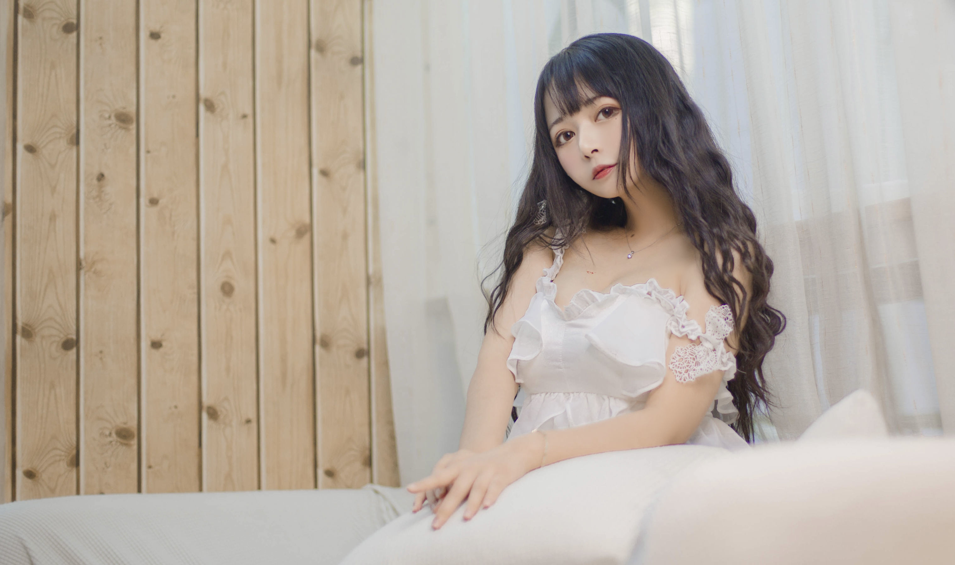 大眼萌妹黑猫猫OvO 客厅 [16P] - 秀人网免费无水印在线套图写真