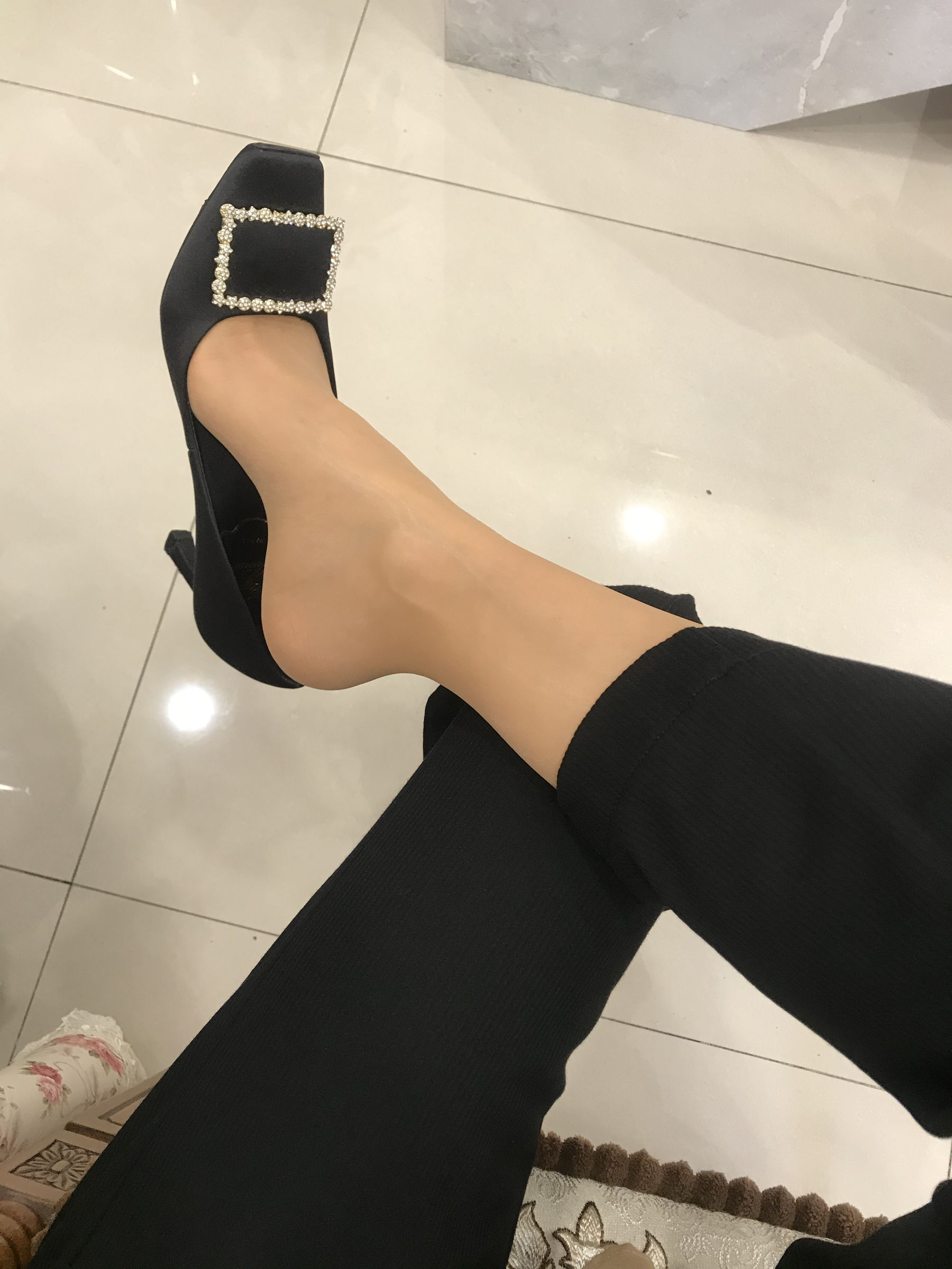 丝足博主麋鹿_Monroe 2020.05.05 亮丝美腿 [9P] - 秀人网免费无水印在线套图写真