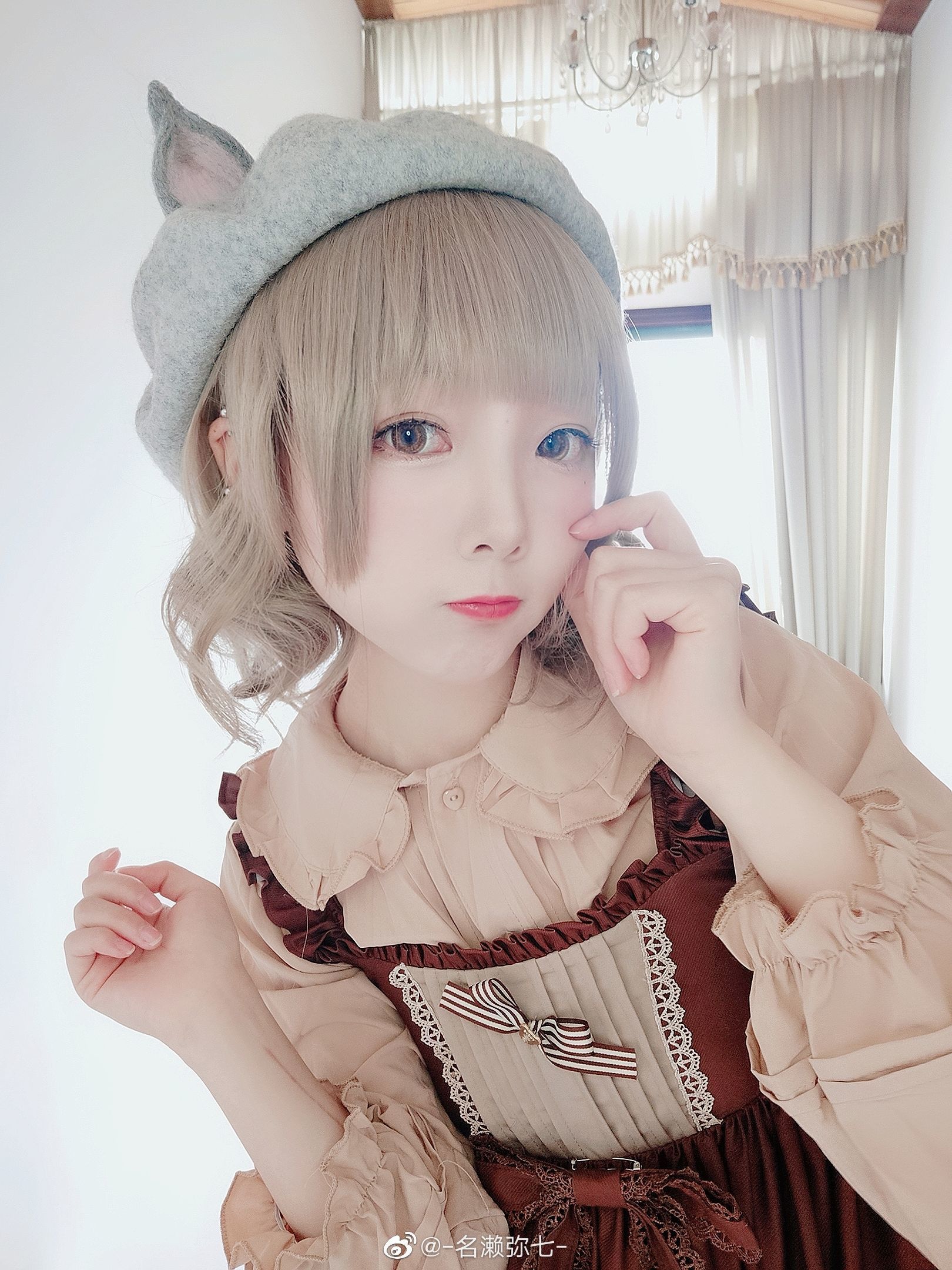 动漫博主名濑弥七 – 小狐狸 [9P] - 秀人网免费无水印在线套图写真