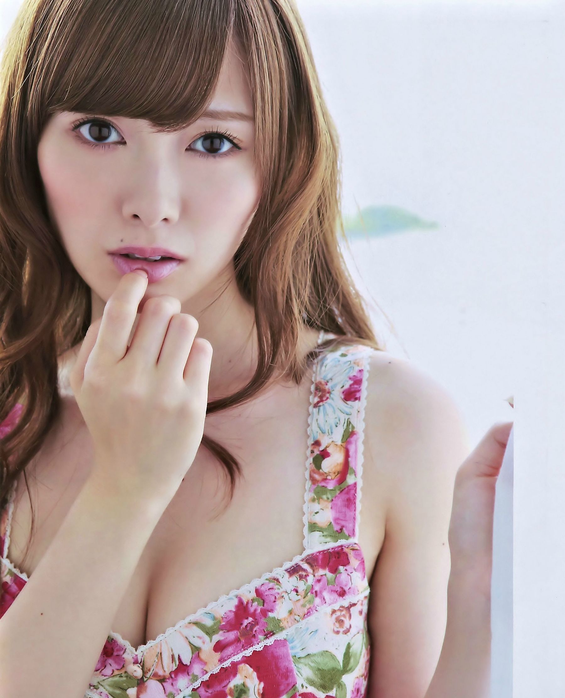 [BUBKA] 2014.10 白石麻衣 向井地美音 [16P] - 秀人网免费无水印在线套图写真