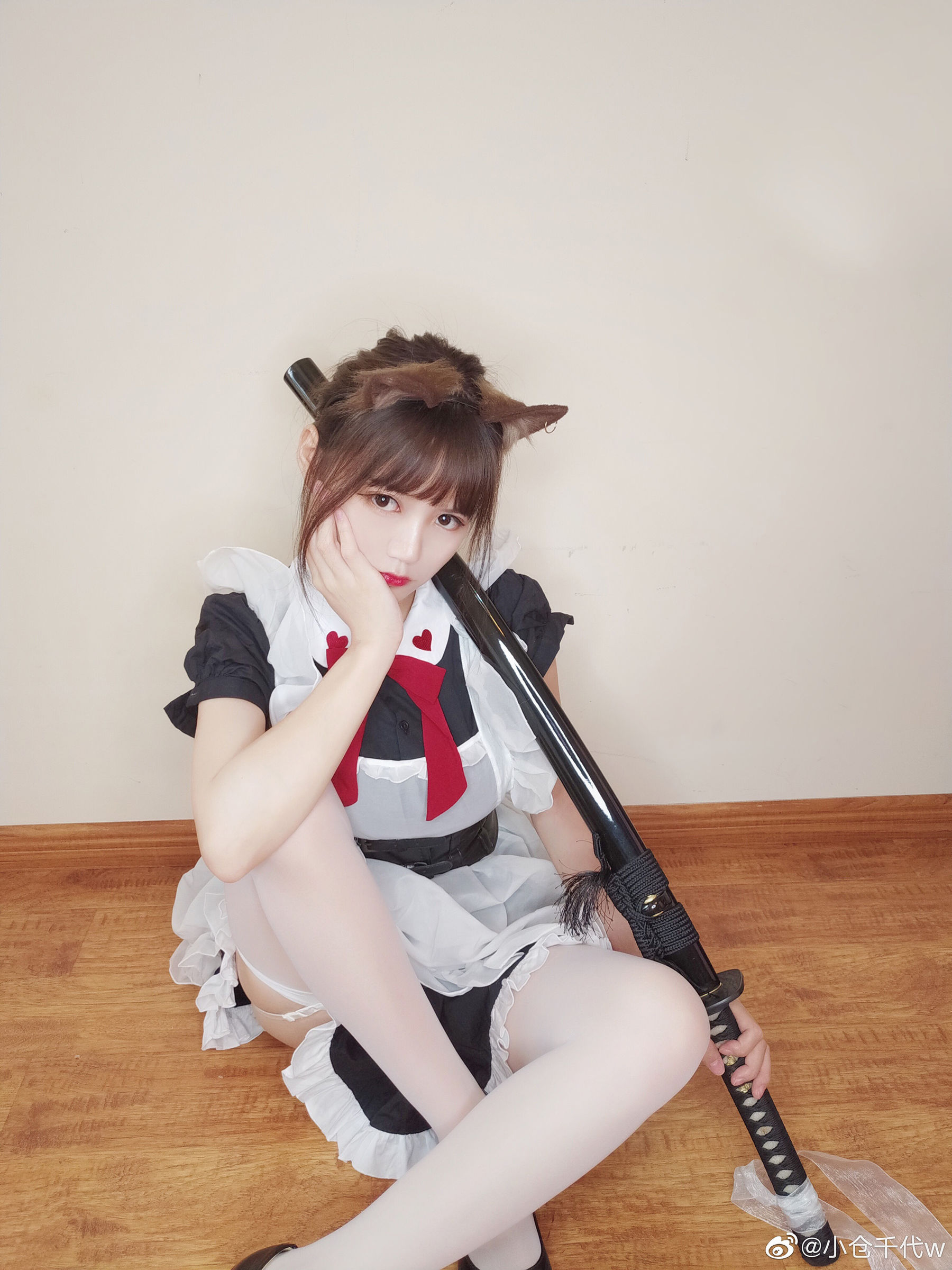 动漫博主小仓千代w – 带刀女仆 [9P] - 秀人网免费无水印在线套图写真