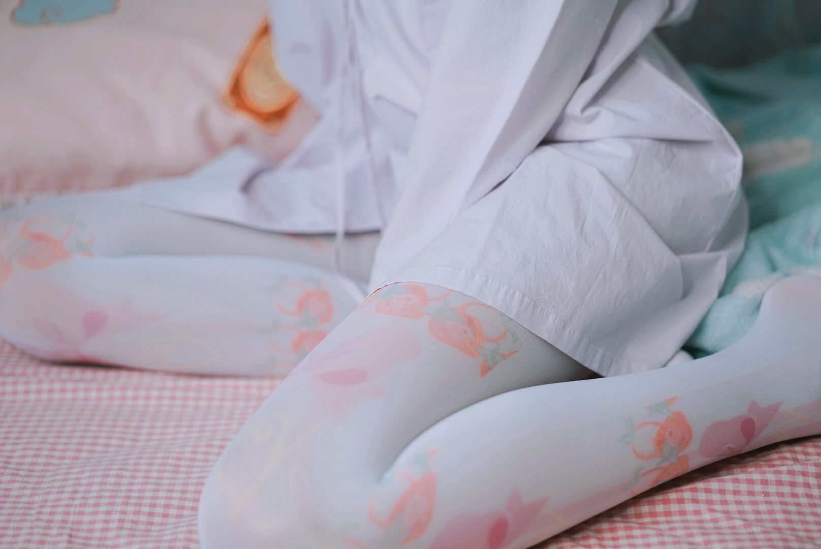 萌妹子眼酱大魔王w – 踩玩偶 [10P] - 秀人网免费无水印在线套图写真