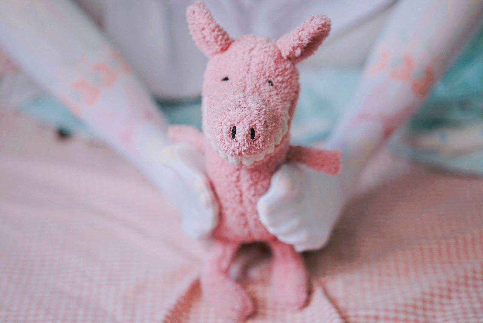 萌妹子眼酱大魔王w – 踩玩偶 [10P] - 秀人网免费无水印在线套图写真