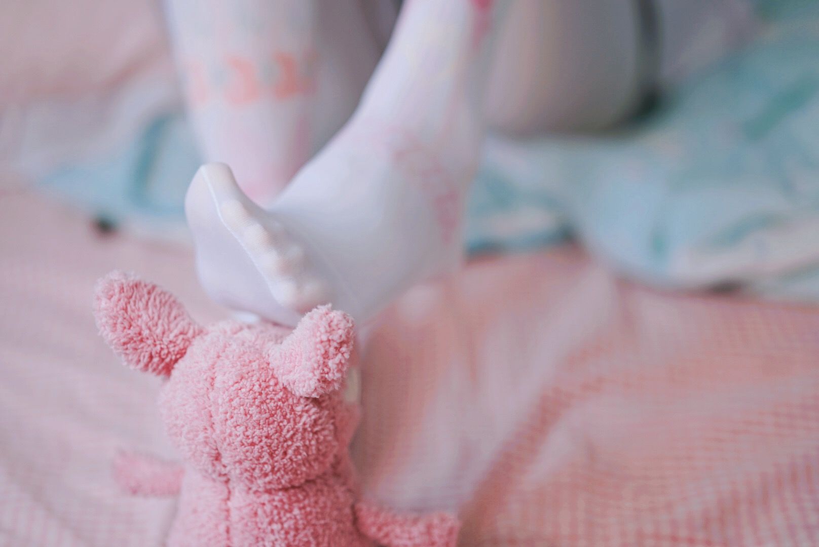 萌妹子眼酱大魔王w – 踩玩偶 [10P] - 秀人网免费无水印在线套图写真