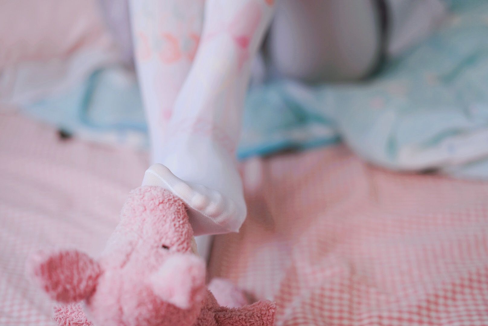 萌妹子眼酱大魔王w – 踩玩偶 [10P] - 秀人网免费无水印在线套图写真