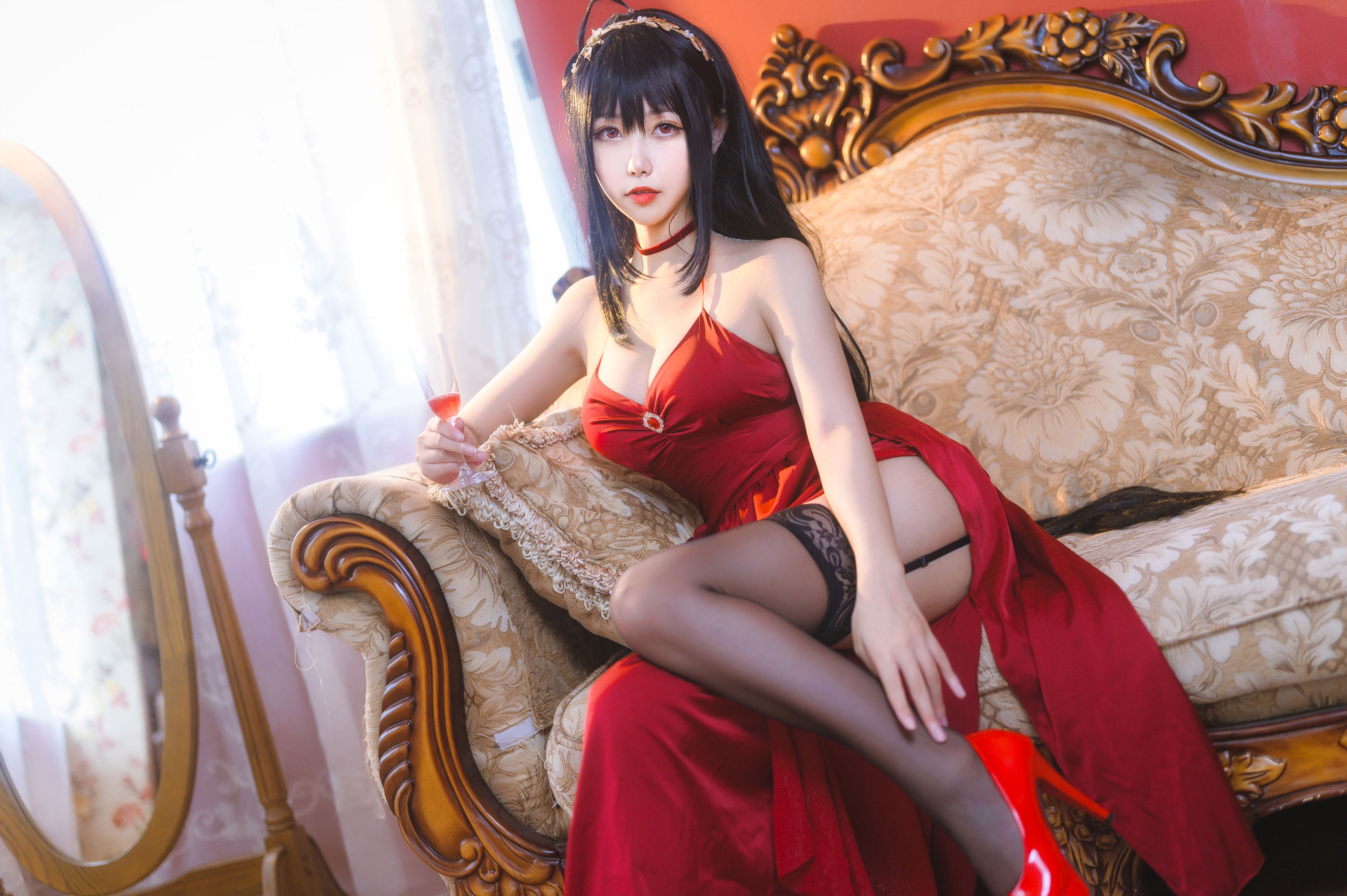 微博妹子Momoko葵葵 – 大凤之礼服 [18P] - 秀人网免费无水印在线套图写真