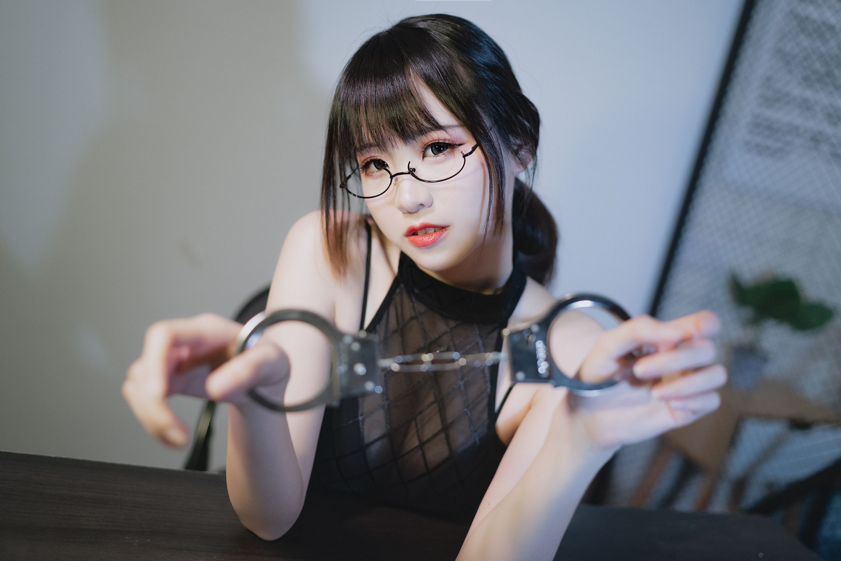 miko酱ww – 坏女人 [20P] - 秀人网免费无水印在线套图写真